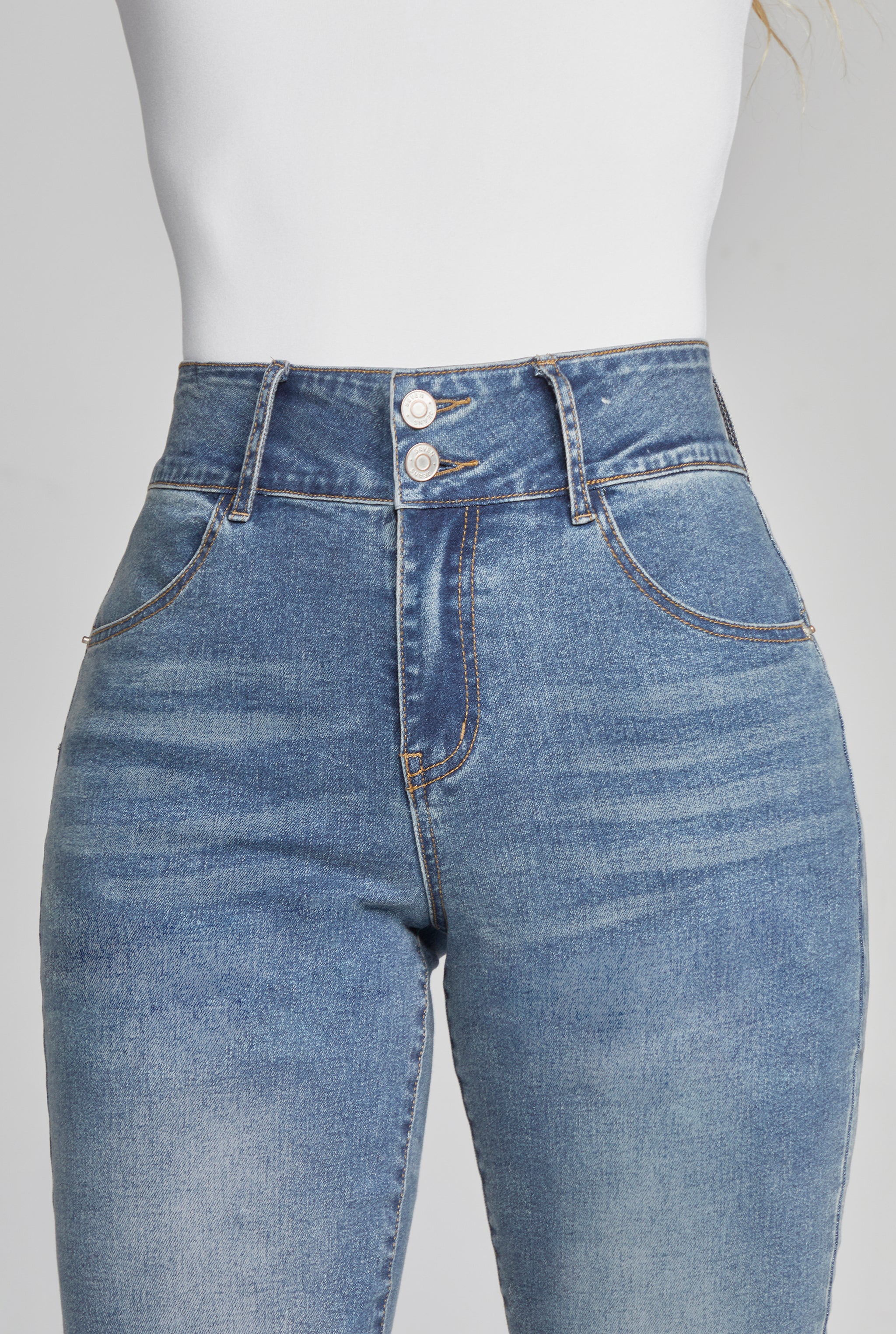 JEANS SÚPER SKINNY CINTURA ALTA TECNOLOGÍA PUSH UP 0118STOB