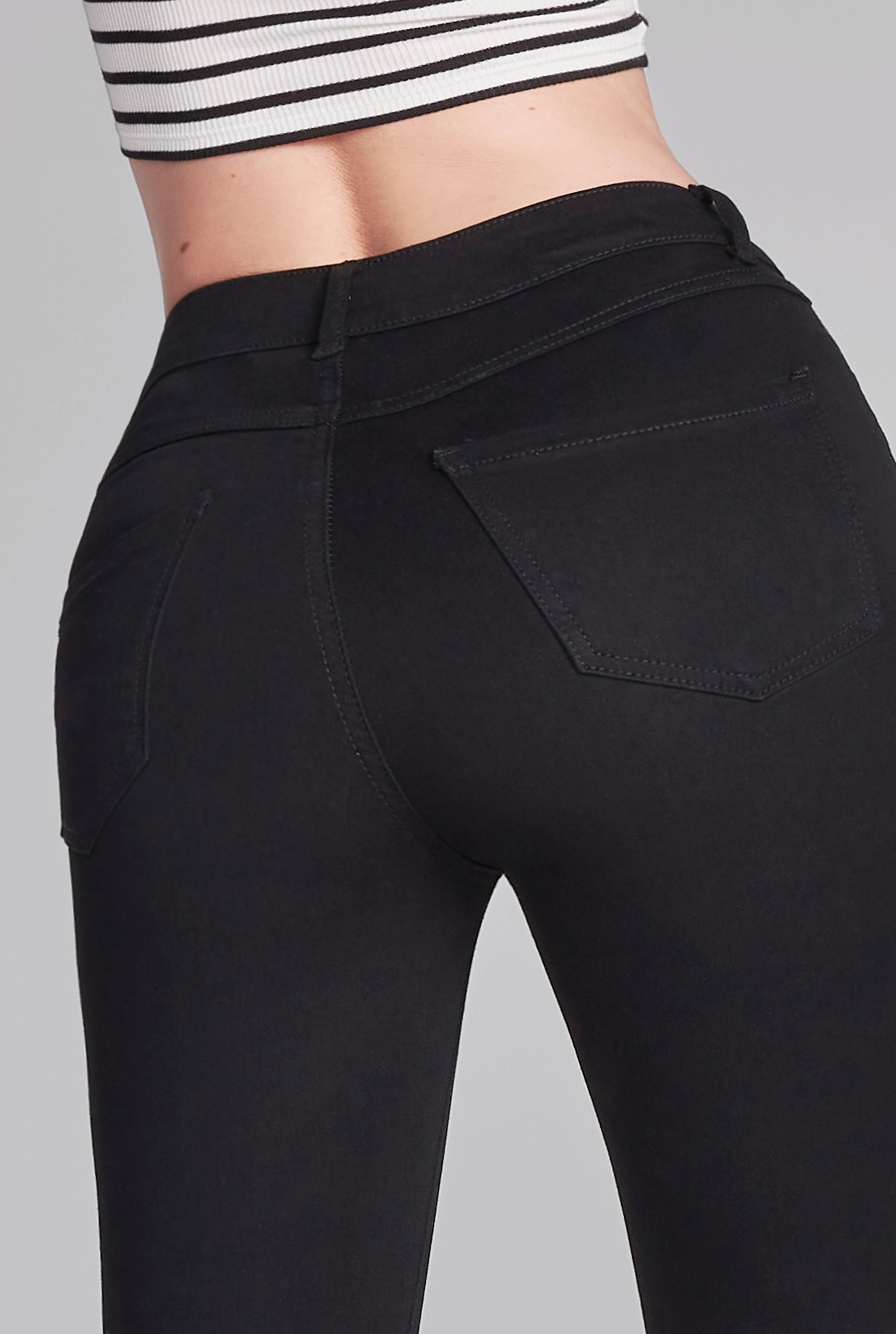 JEANS SÚPER SKINNY CINTURA MEDIA 7032NGRO