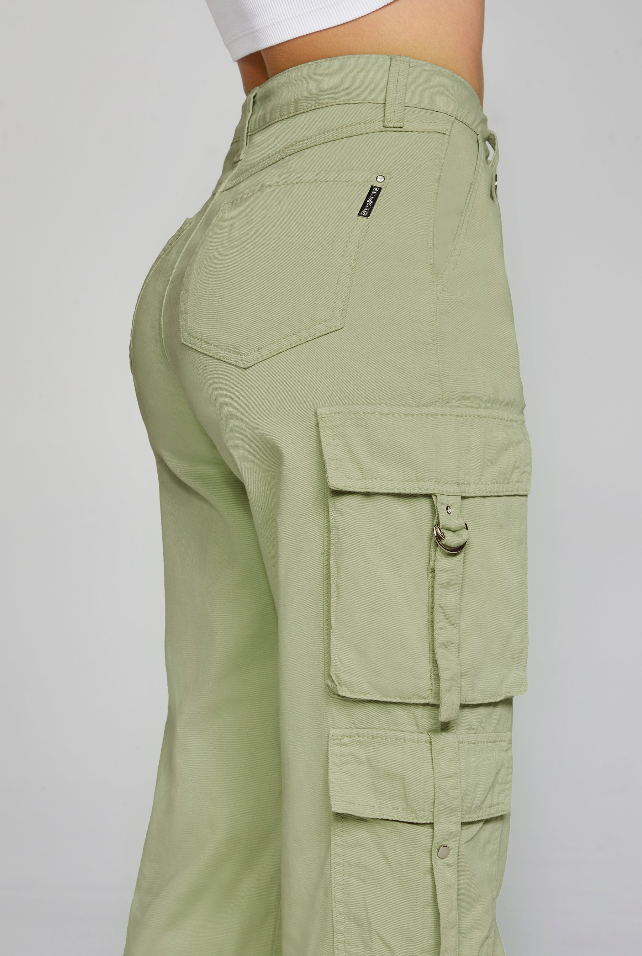 JEANS CARGO MEZCLILLA TE„IDOS CORTE RELAJADO CINTURA ALTA COLOR VERDE 0006VERD