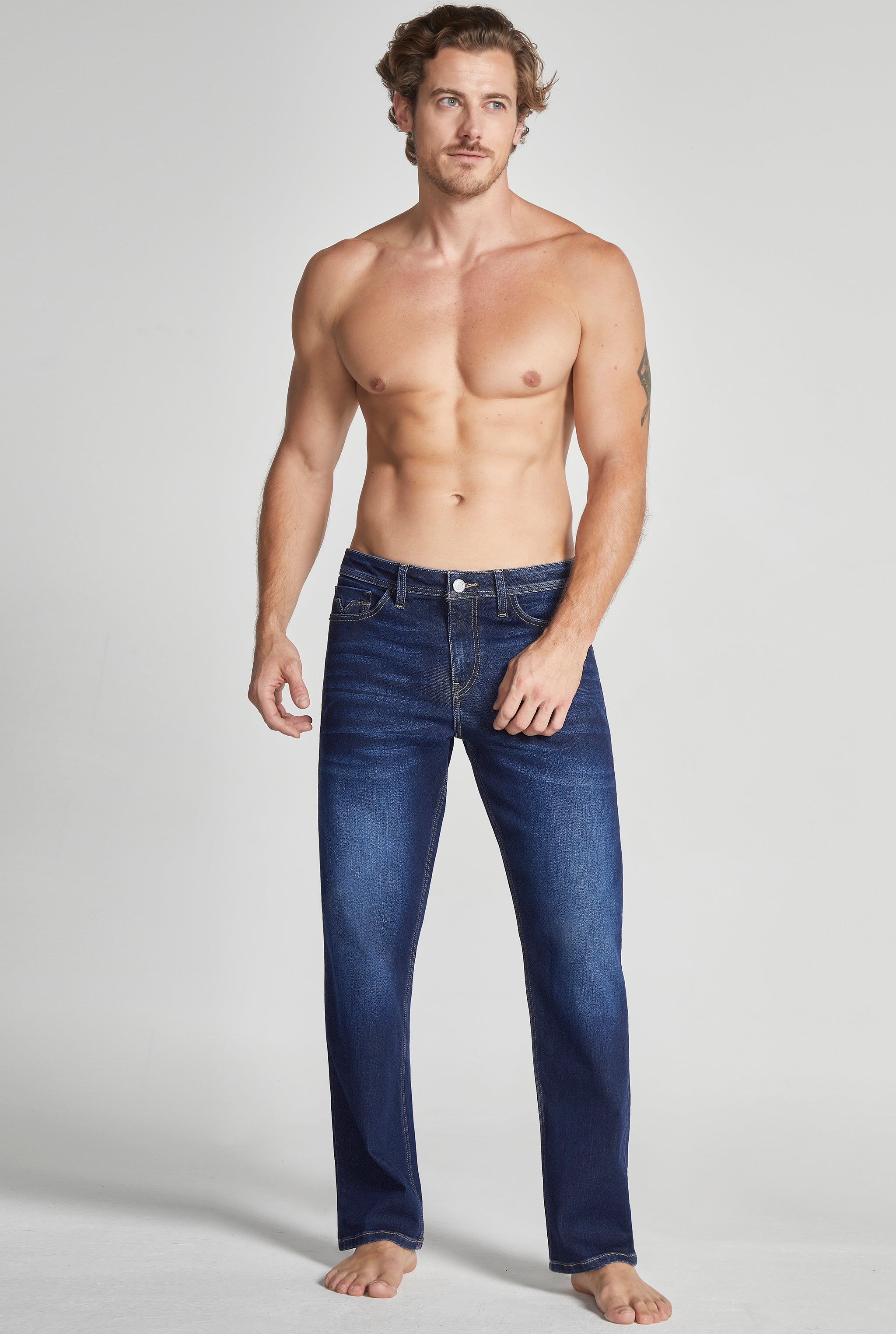 JEANS PARA HOMBRE COLOR AZUL MEDIO CORTE RECTO MODELO 7047STMO