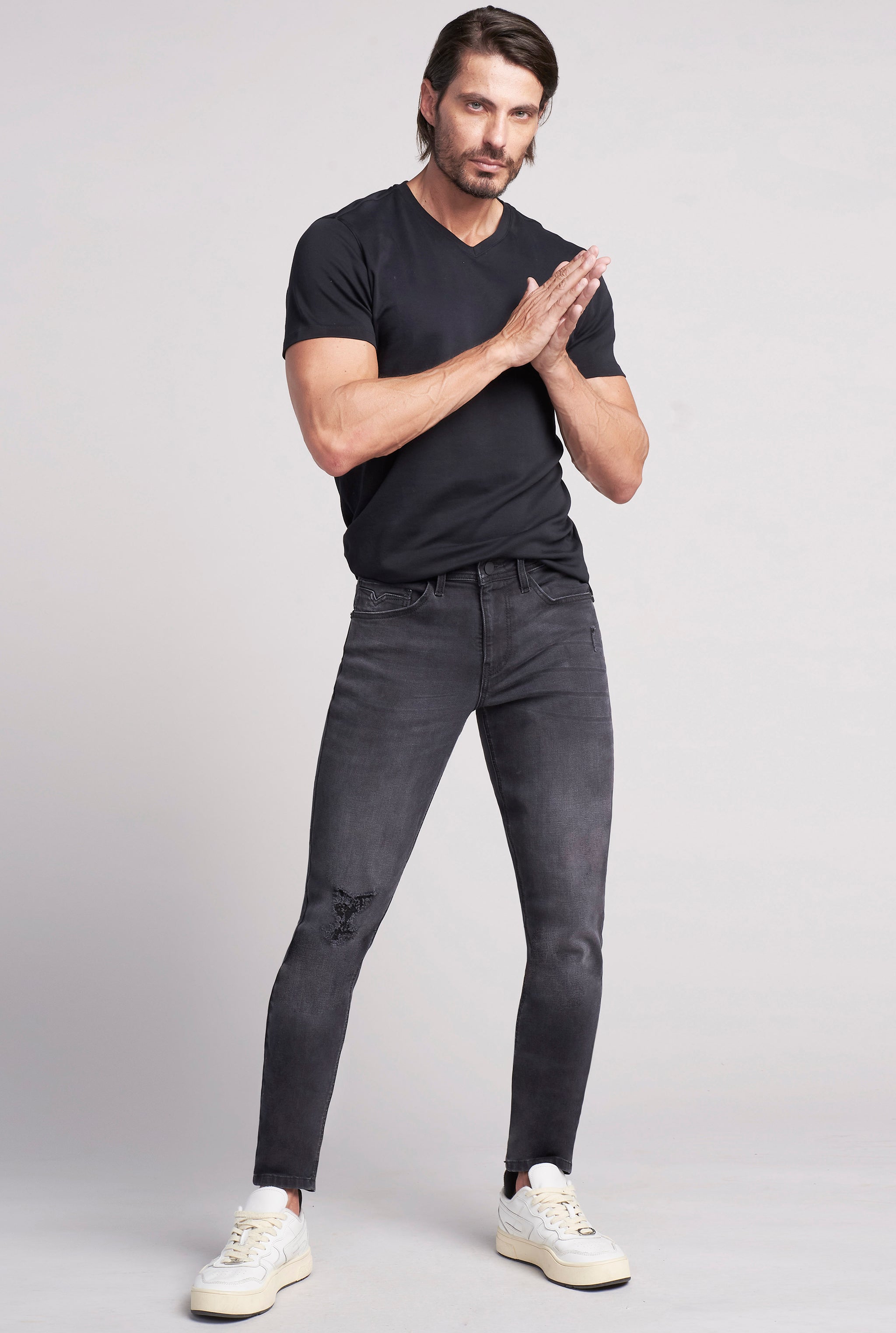 JEANS PARA HOMBRE CINTURA REGULAR CORTE SÚPER SKINNY COLOR NEGRO 7044NGRO