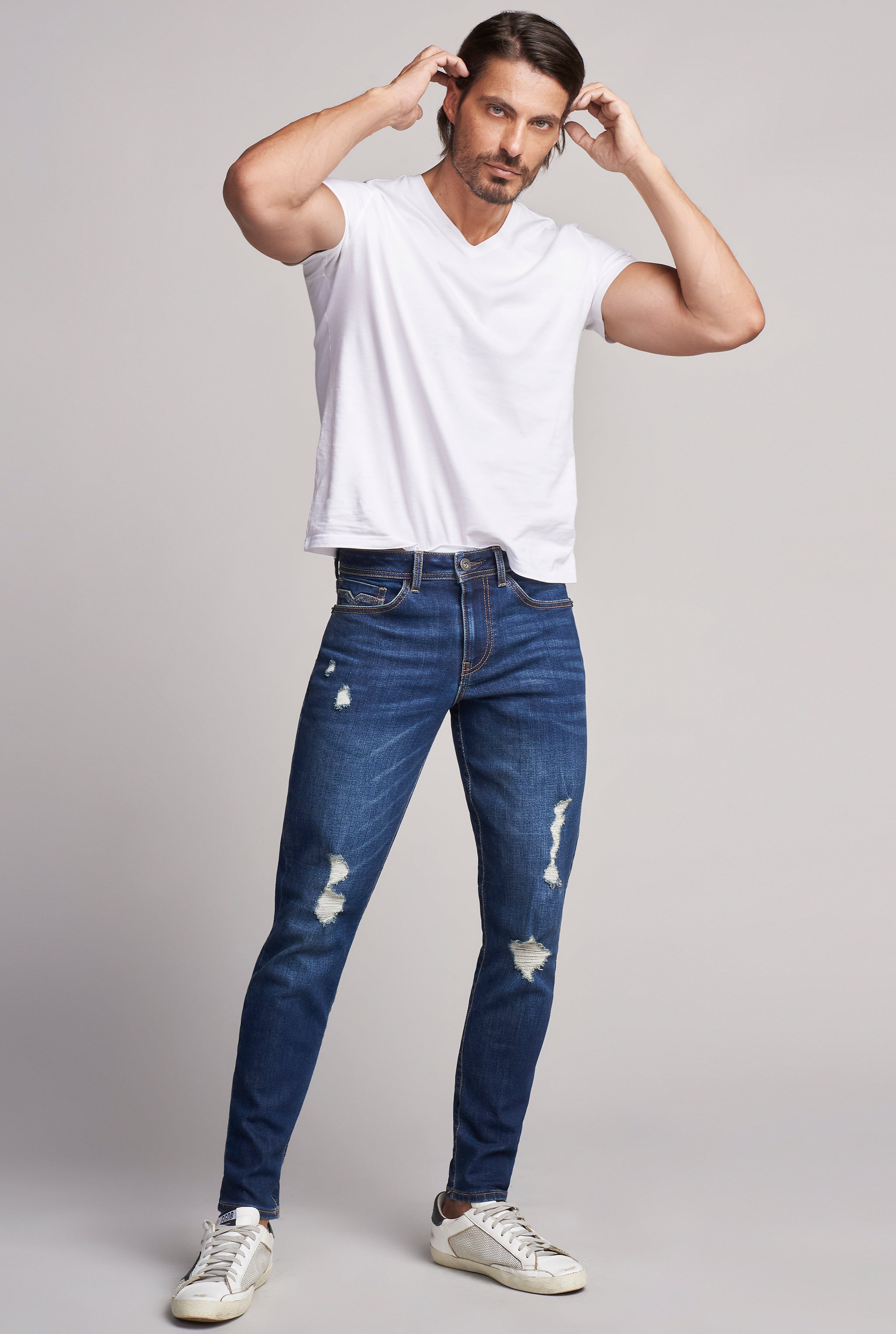 JEANS PARA HOMBRE CINTURA REGULAR CON DESTRUCCIONES CORTE SÚPER SKINNY COLOR AZUL MEDIO 7044STME