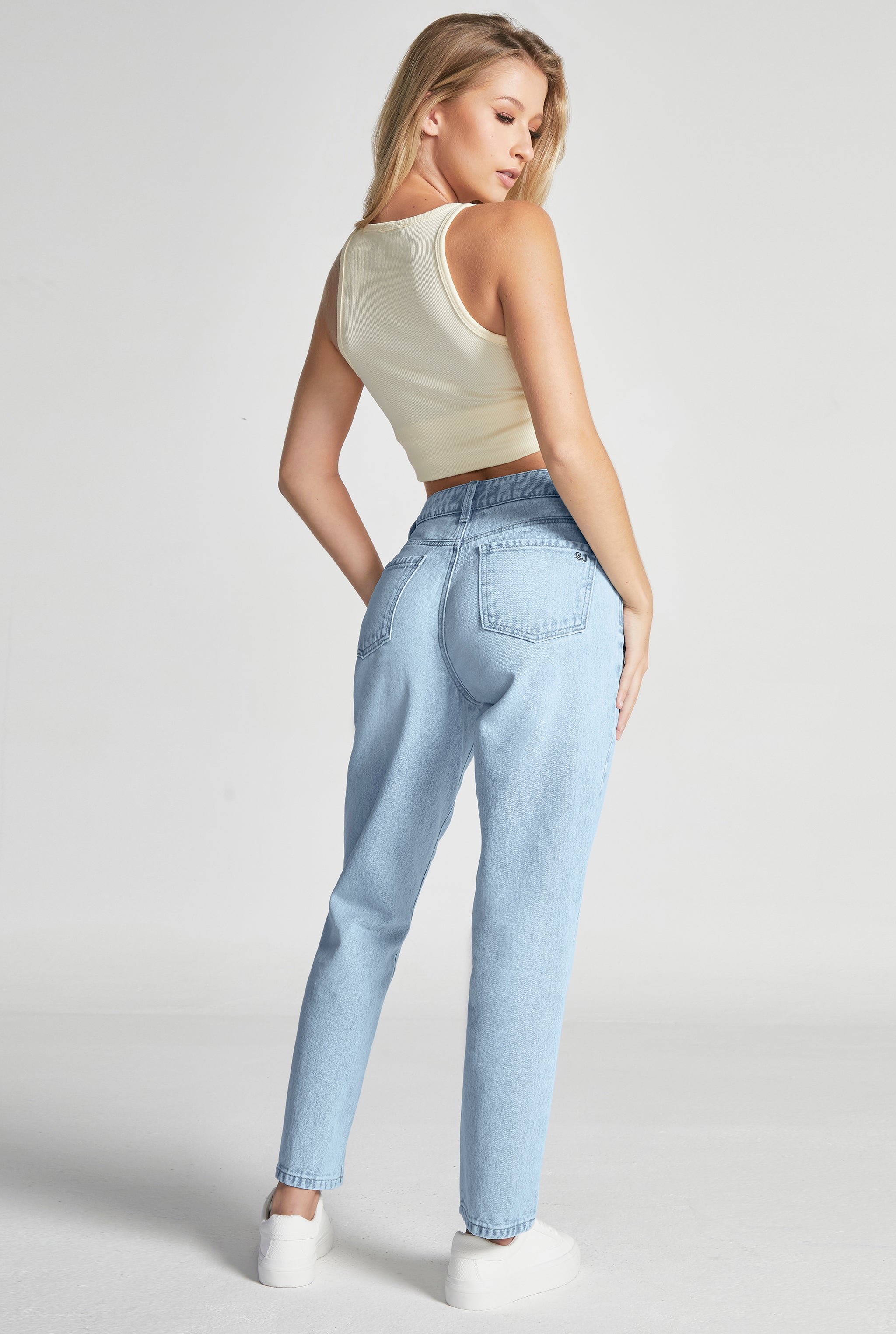 JEANS CINTURA ALTA CORTE MOM SLIM 4236STCL