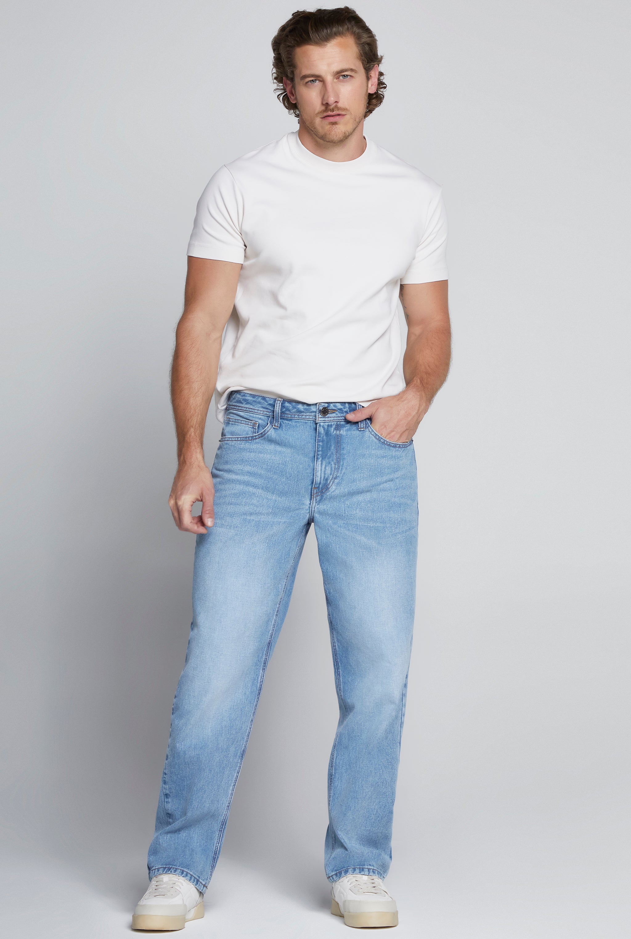 JEANS PARA HOMBRE CINTURA REGULAR CORTE RECTO AMPLIO COLOR AZUL CLARO 7076STCL