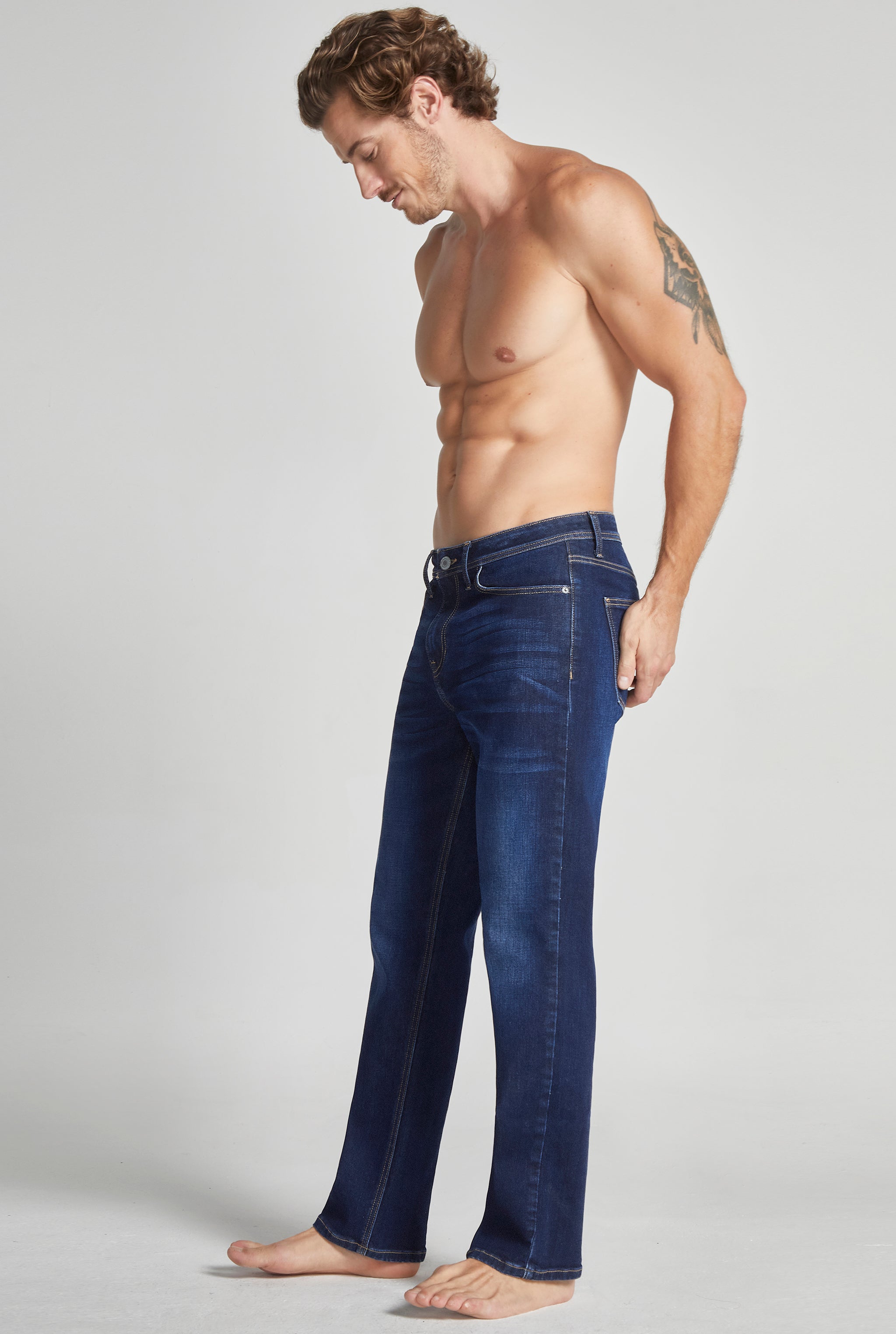 JEANS PARA HOMBRE COLOR AZUL MEDIO CORTE RECTO MODELO 7047STMO