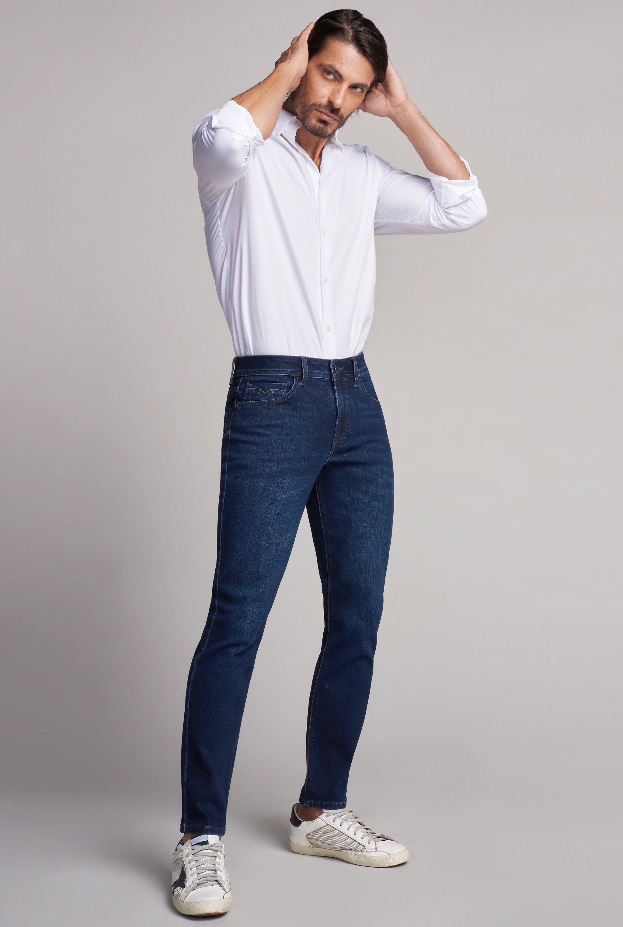 JEANS PARA HOMBRE CINTURA REGULAR CORTE SLIM COLOR AZUL OBSCURO 7046STOB