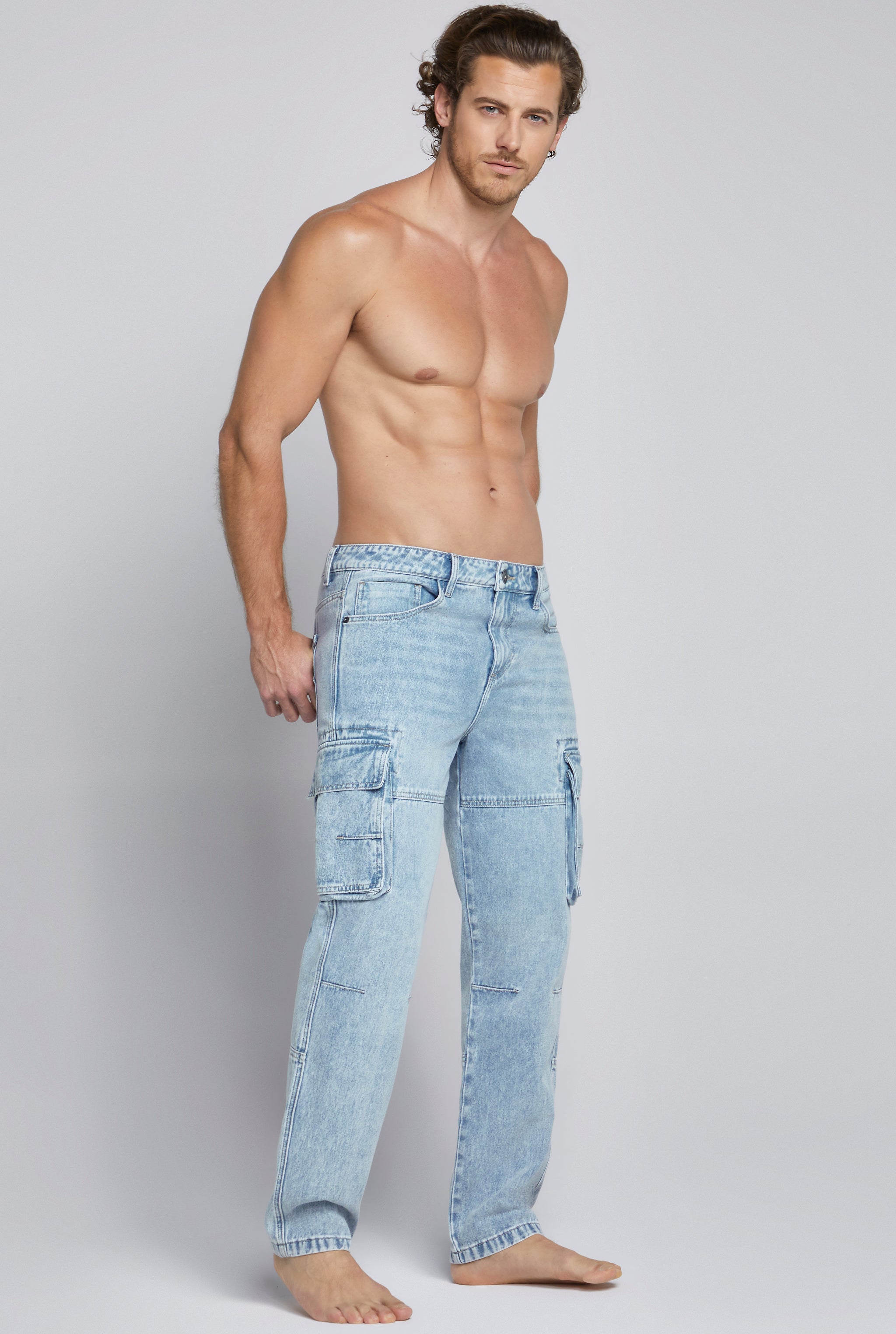 JEANS CARGO PARA HOMBRE CINTURA REGULAR CORTE RECTO AMPLIO COLOR AZUL CLARO 7078STCL