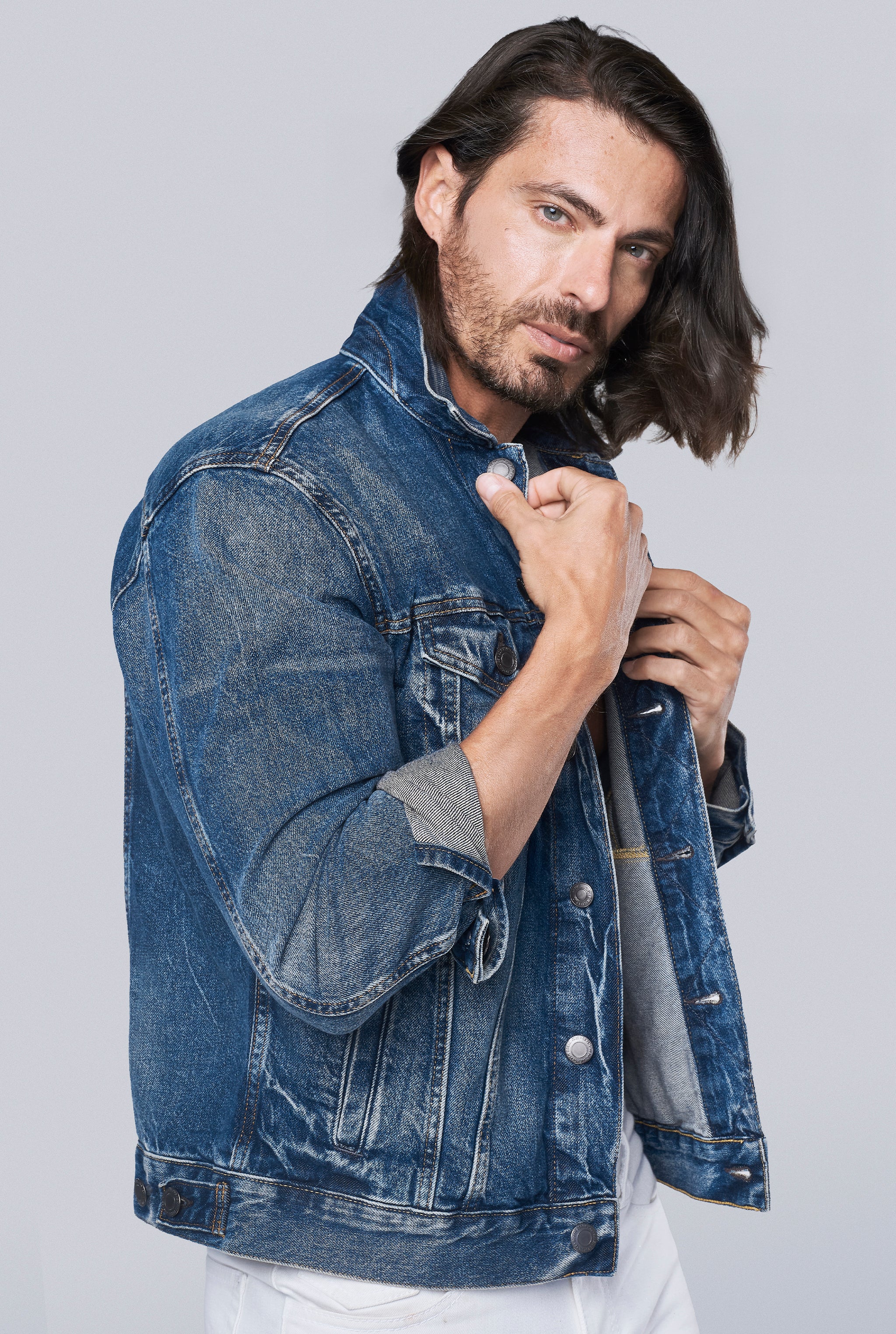 CHAMARRA PARA HOMBRE CORTE SLIM COLOR AZUL CLARO 3205STMO
