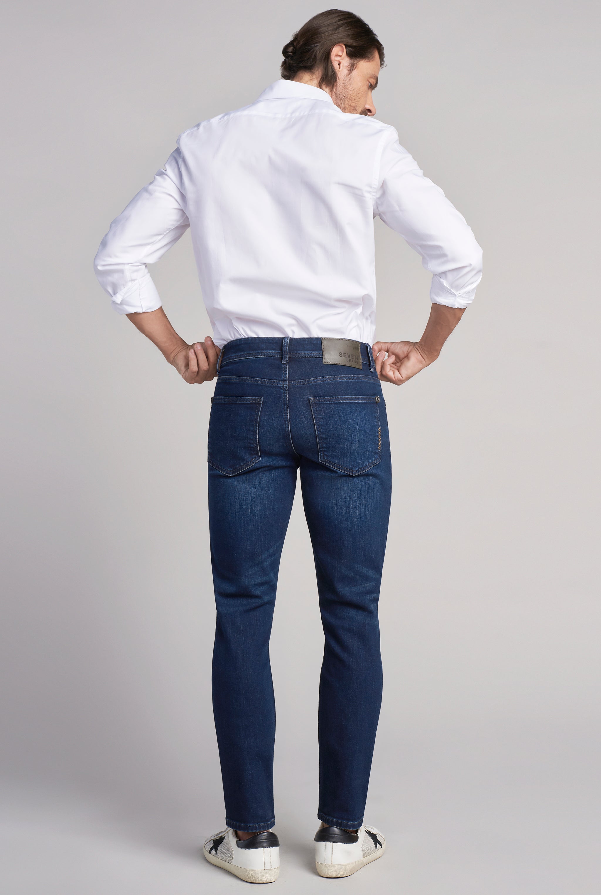 JEANS PARA HOMBRE CINTURA REGULAR CORTE SLIM COLOR AZUL OBSCURO 7046STOB