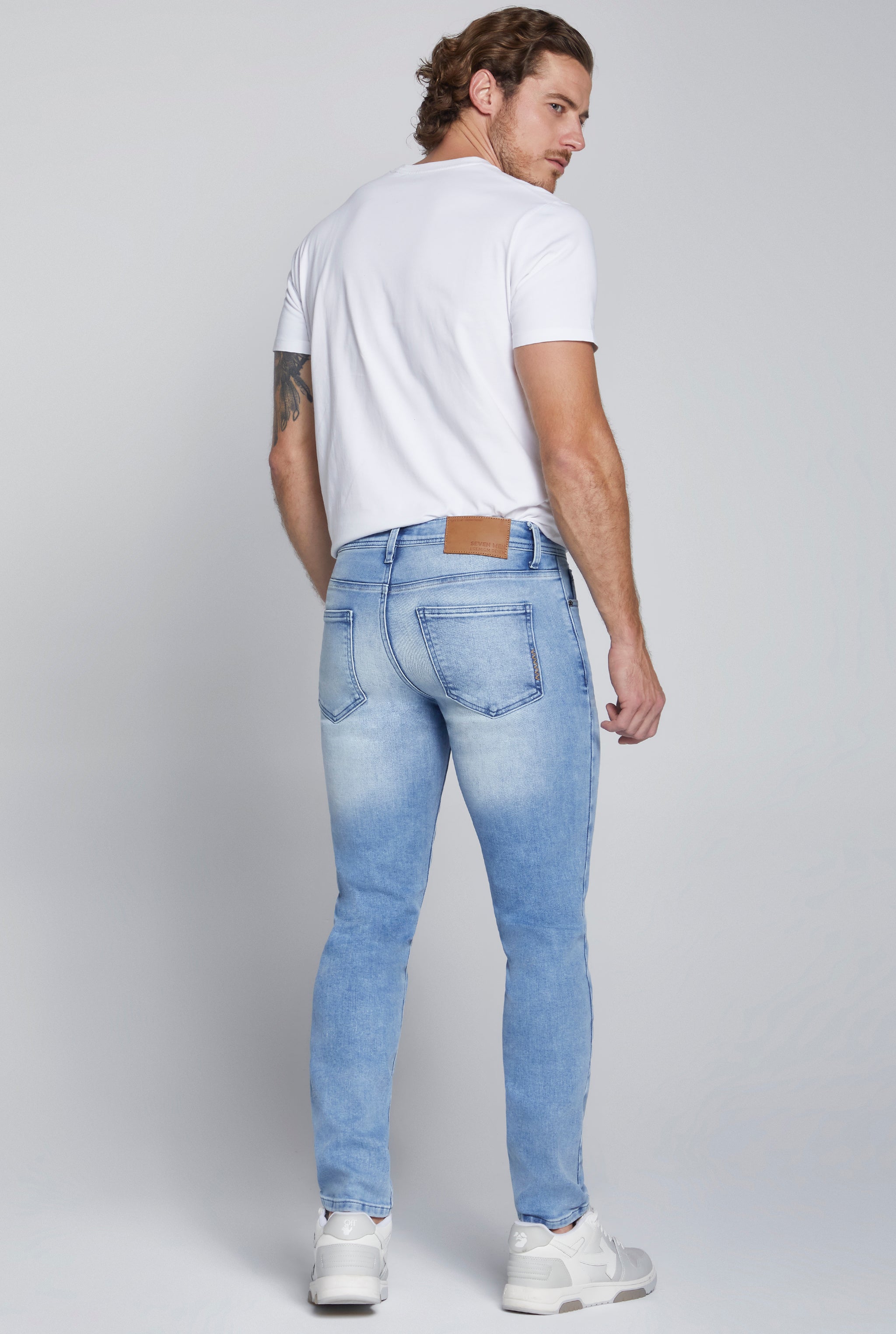 JEANS PARA HOMBRE CORTE SKINNY COLOR AZUL MEDIO 7043STCL