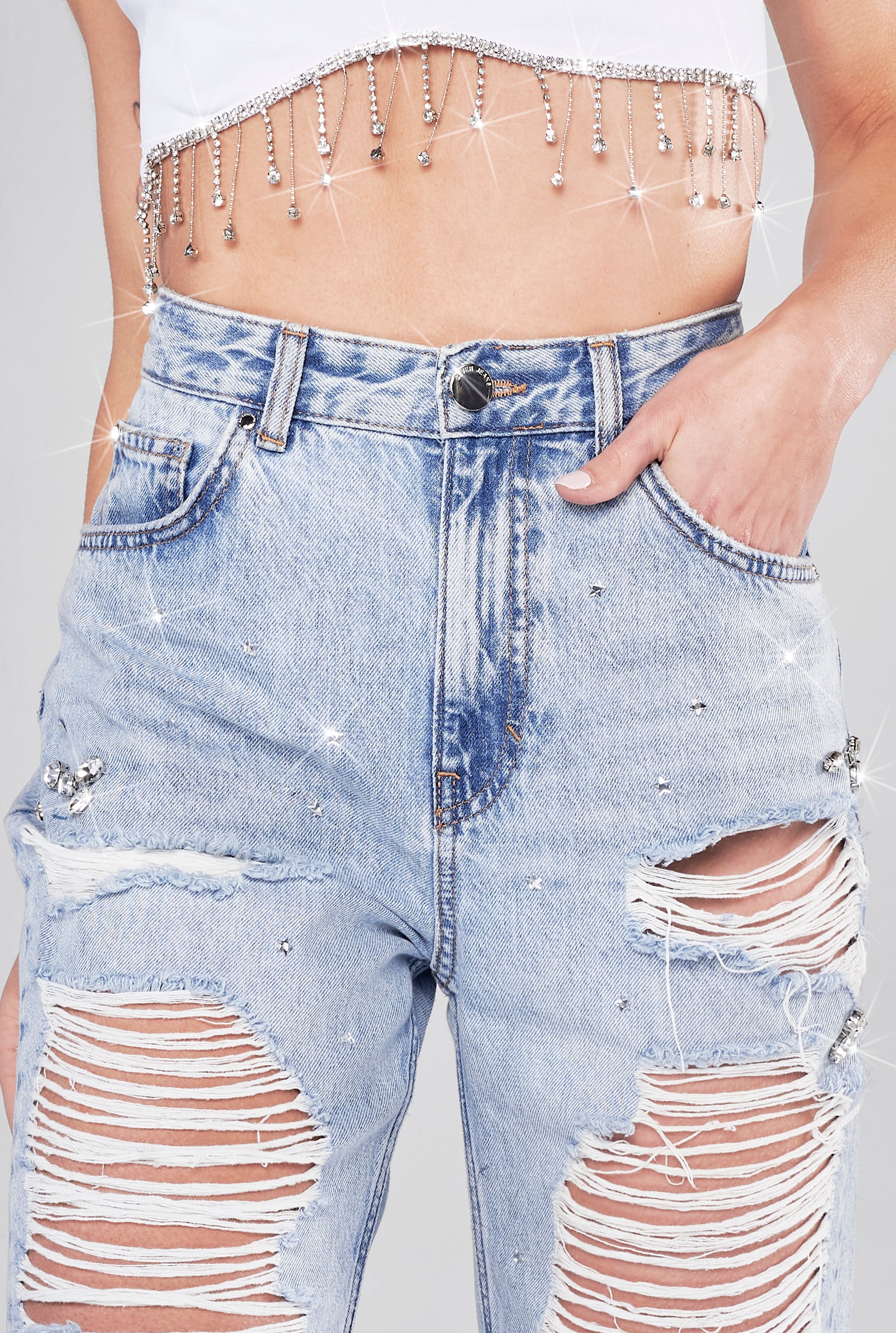 JEANS MOM SLIM CON DESTRUCCIONES CINTURA SUPER ALTA 9746ACWA