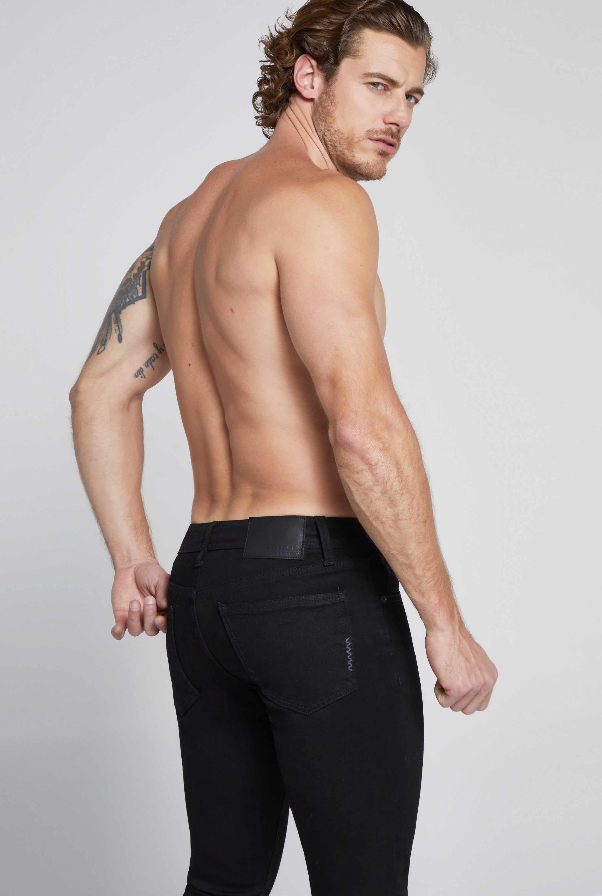 JEANS PARA HOMBRE CINTURA REGULAR CORTE SKINNY COLOR NEGRO 7079NGRO
