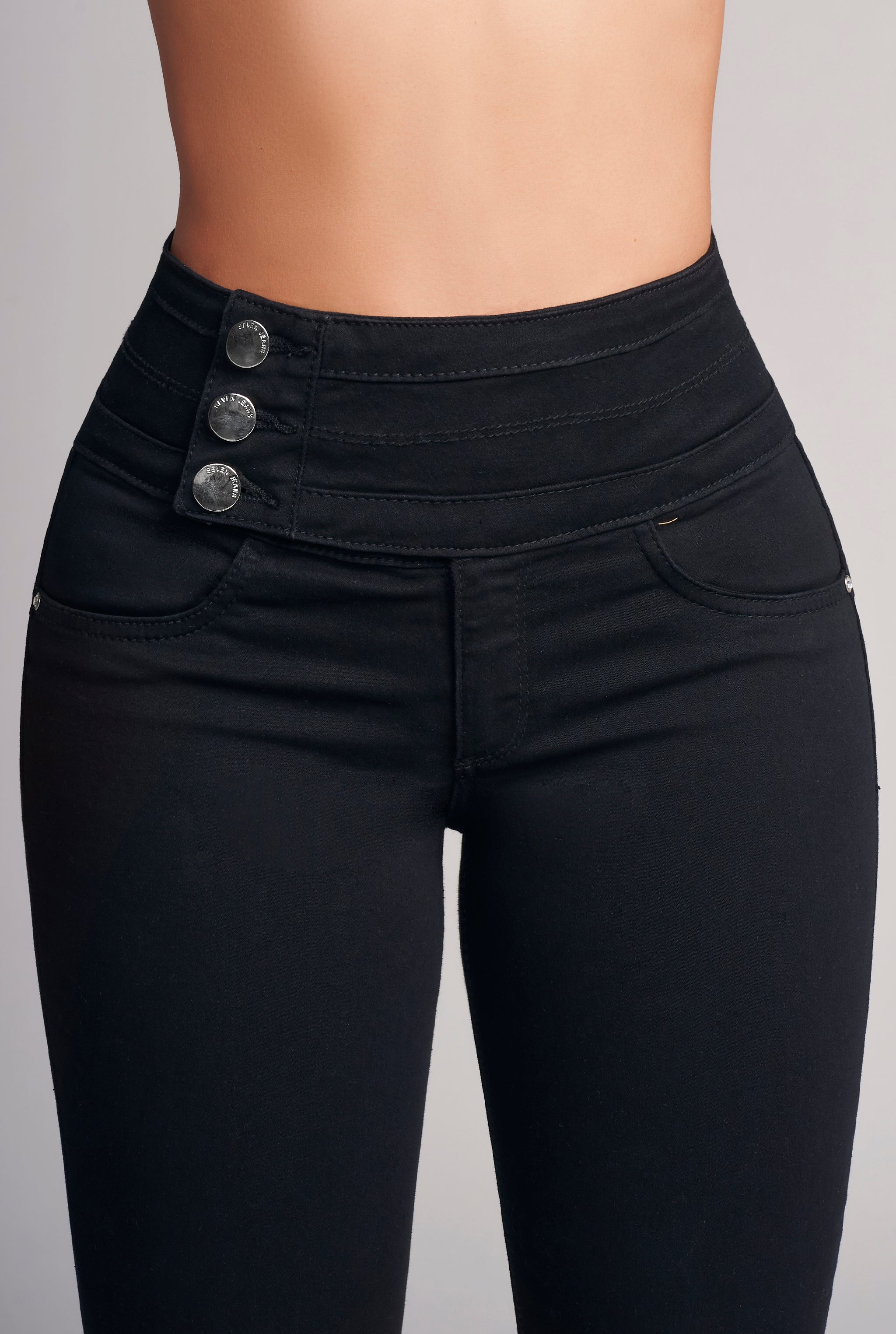 JEANS SUPER SKINNY CINTURA ALTA PUSH UP 6073NGRO