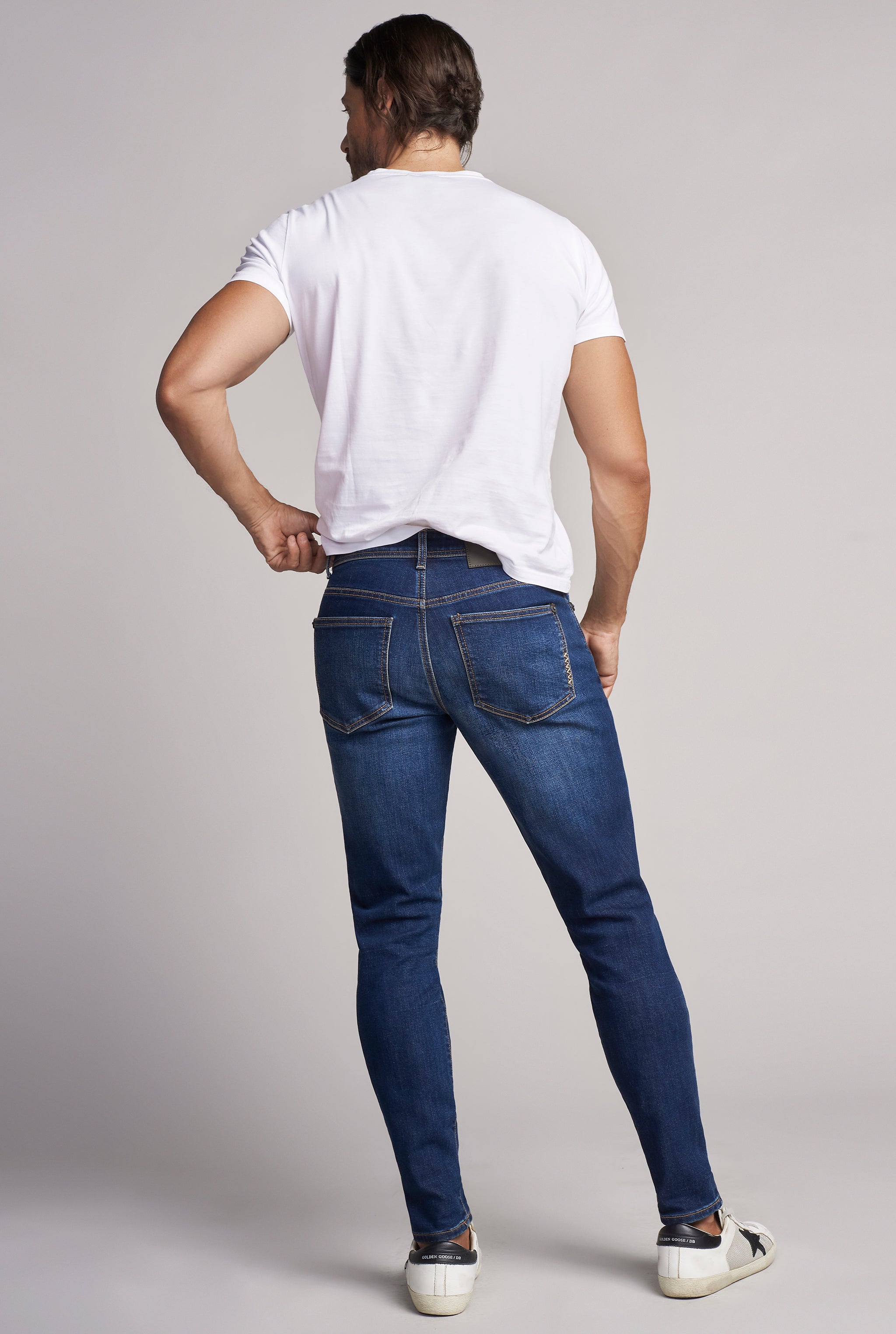 JEANS PARA HOMBRE CINTURA REGULAR CON DESTRUCCIONES CORTE SÚPER SKINNY COLOR AZUL MEDIO 7044STME