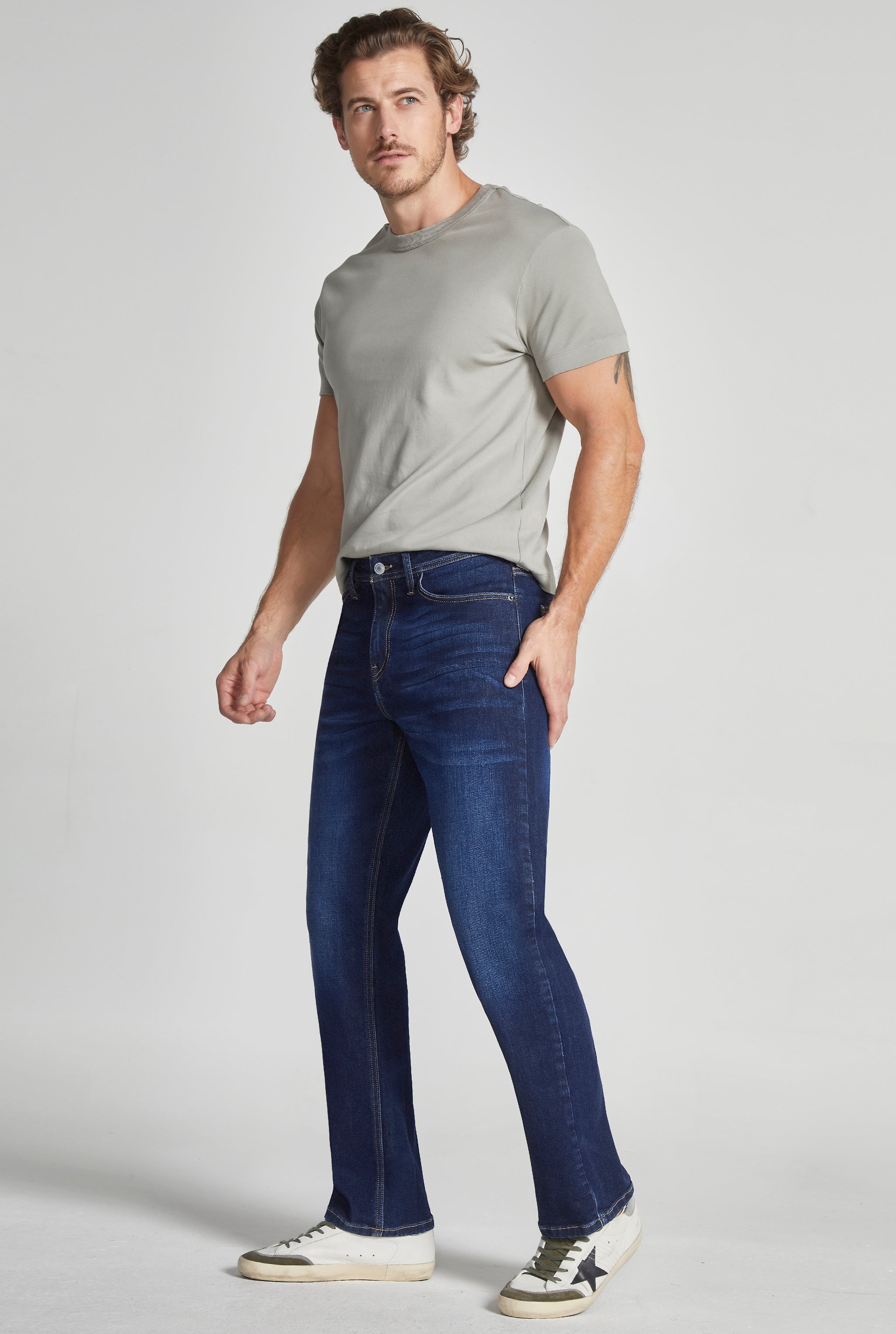 JEANS PARA HOMBRE COLOR AZUL MEDIO CORTE RECTO MODELO 7047STMO