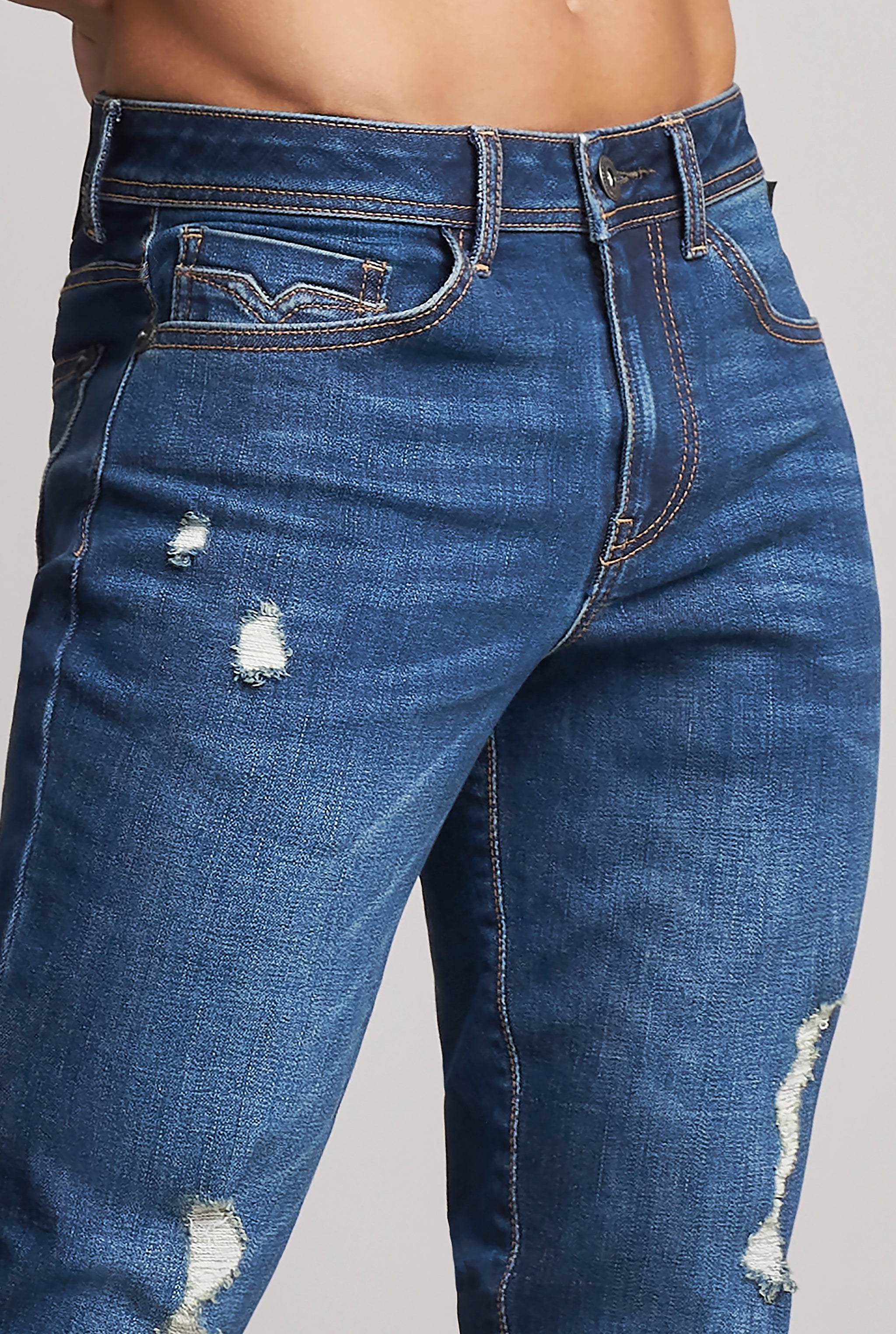 JEANS PARA HOMBRE SÚPER SKINNY CINTURA REGULAR CON DESTRUCCIONES 7044STME