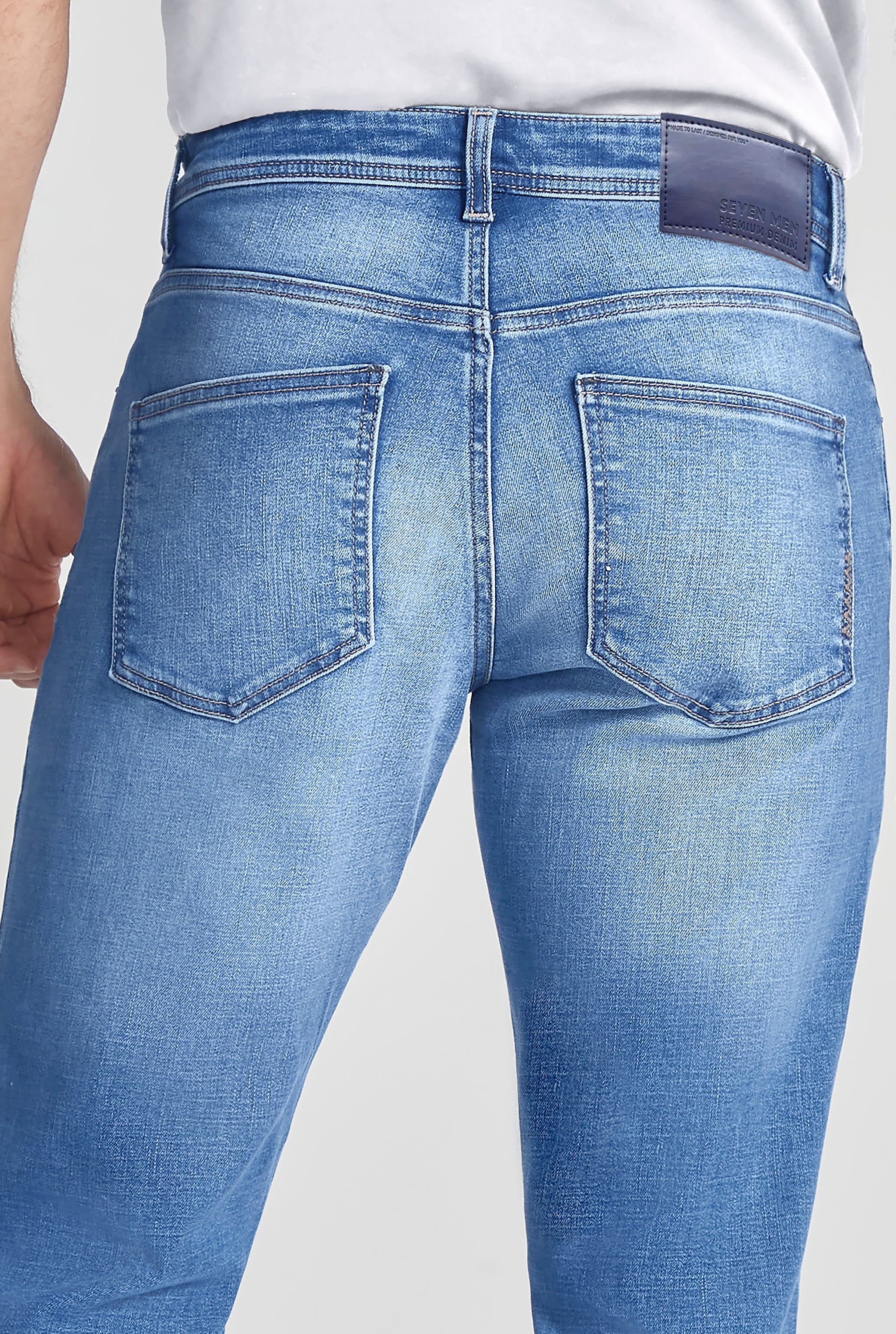JEANS PARA HOMBRE CINTURA REGULAR CORTE SLIM 7046STME