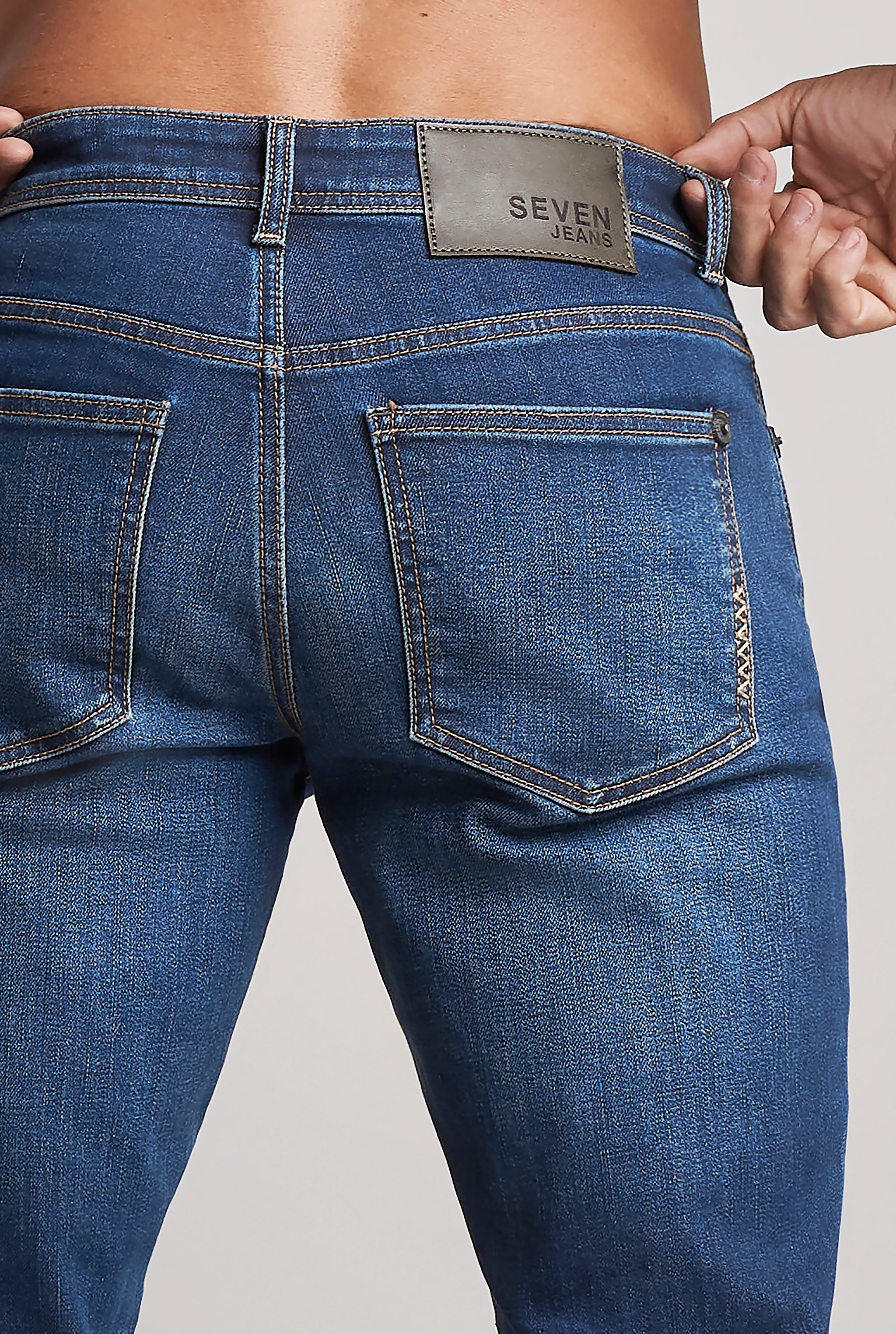 JEANS PARA HOMBRE SÚPER SKINNY CINTURA REGULAR CON DESTRUCCIONES 7044STME