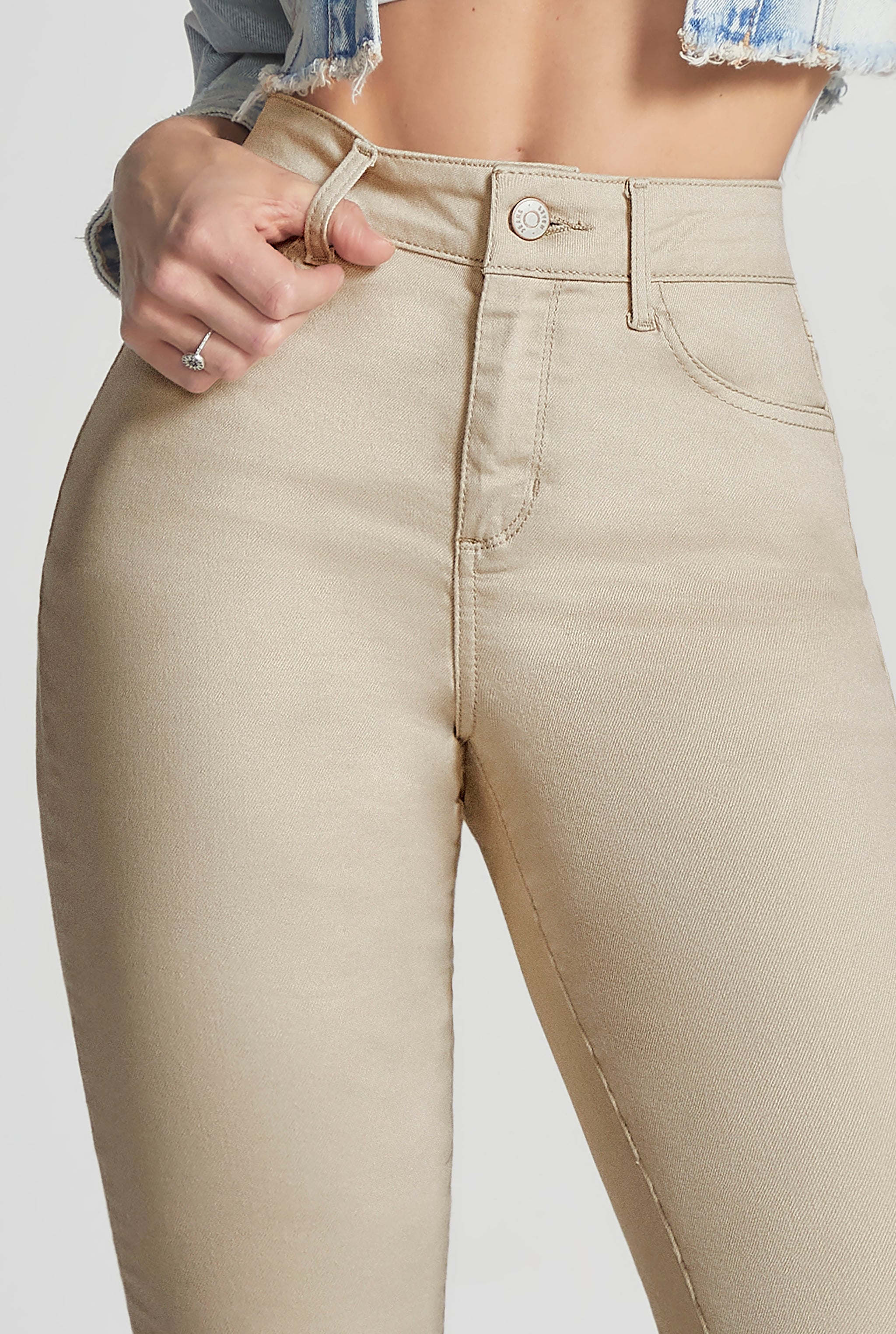 JEANS CINTURA ALTA CORTE RECTO 7032KAKI
