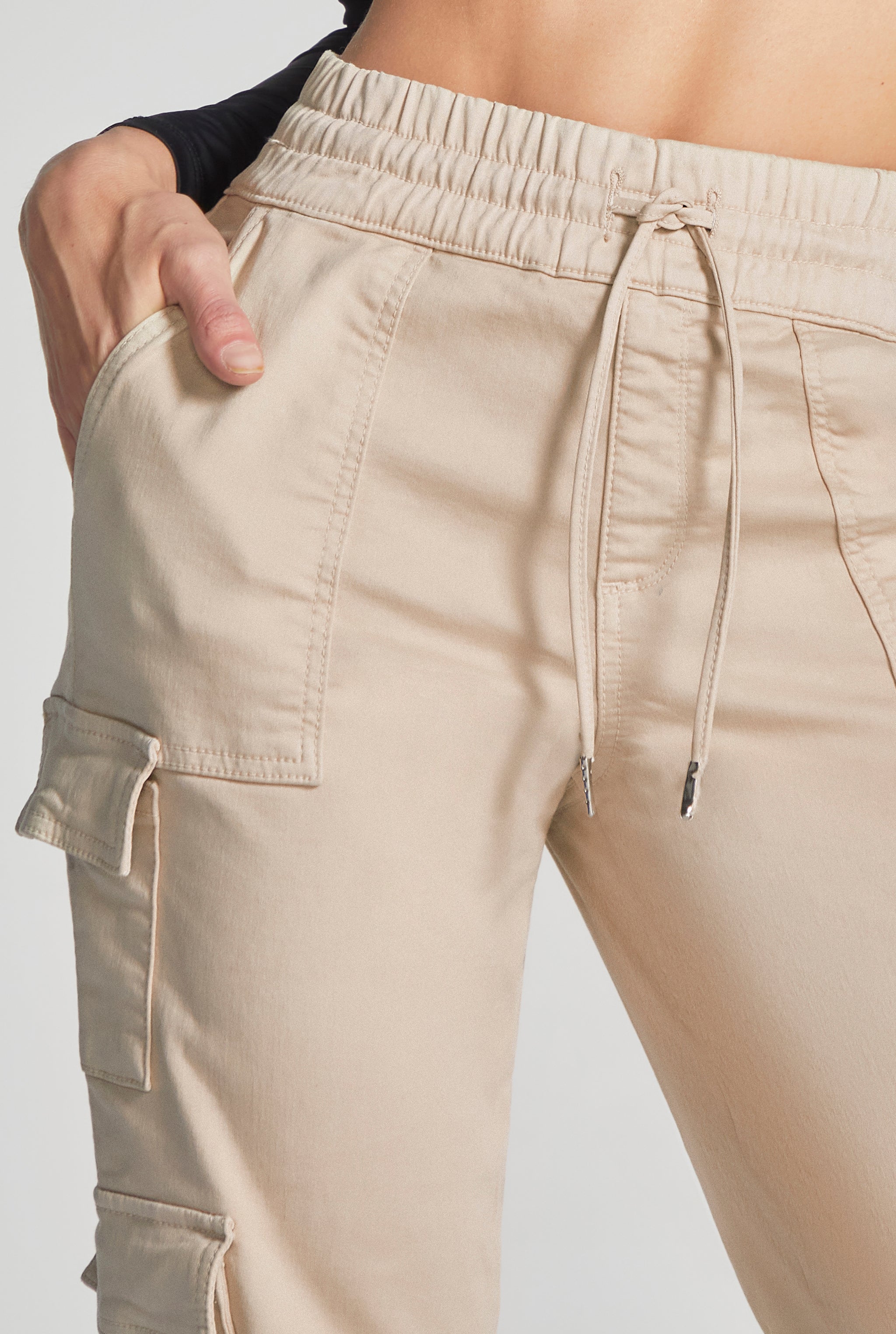 JOGGER CINTURA ALTA COLOR KAKHI 0087KAKI