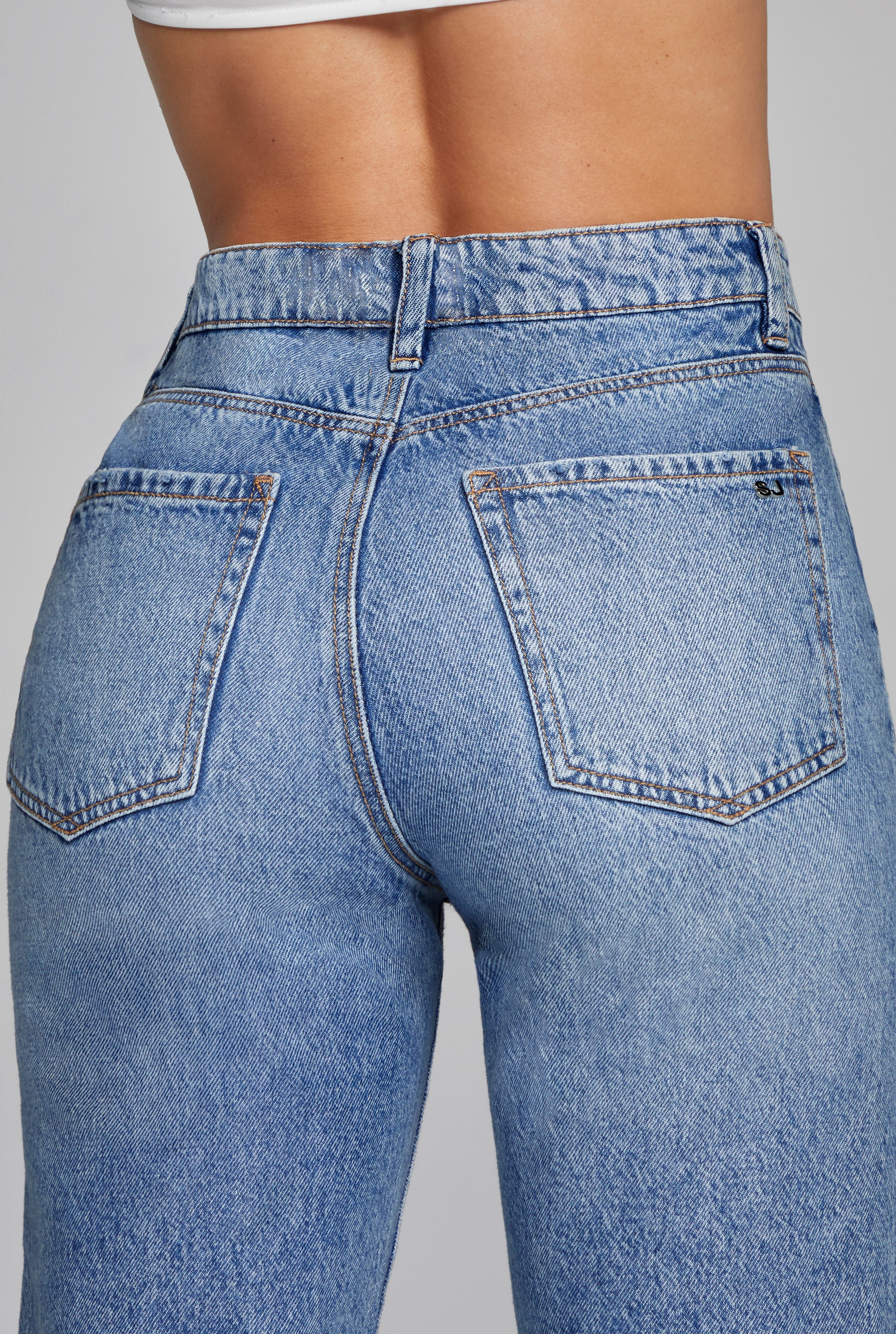 JEANS MOM SLIM CINTURA SÚPER ALTA COLOR AZUL MEDIO 4236STME