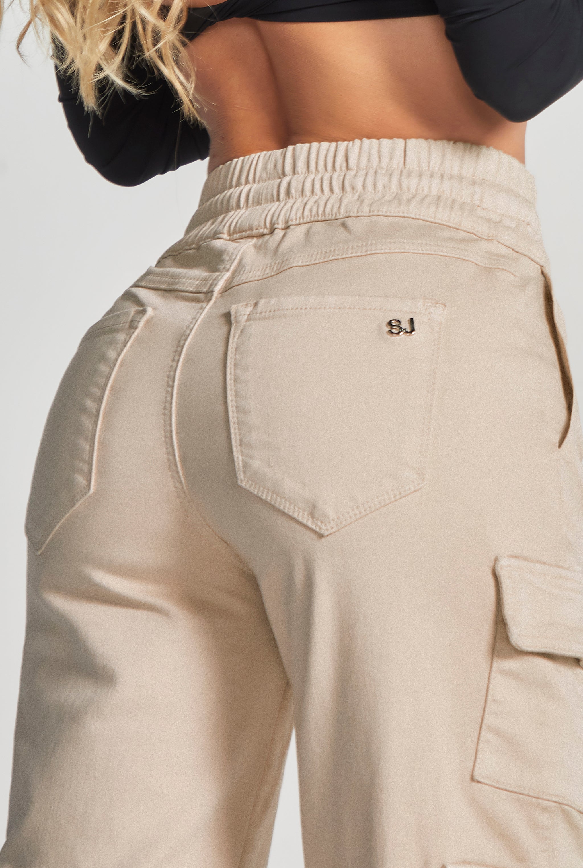 JOGGER CINTURA ALTA COLOR KAKHI 0087KAKI