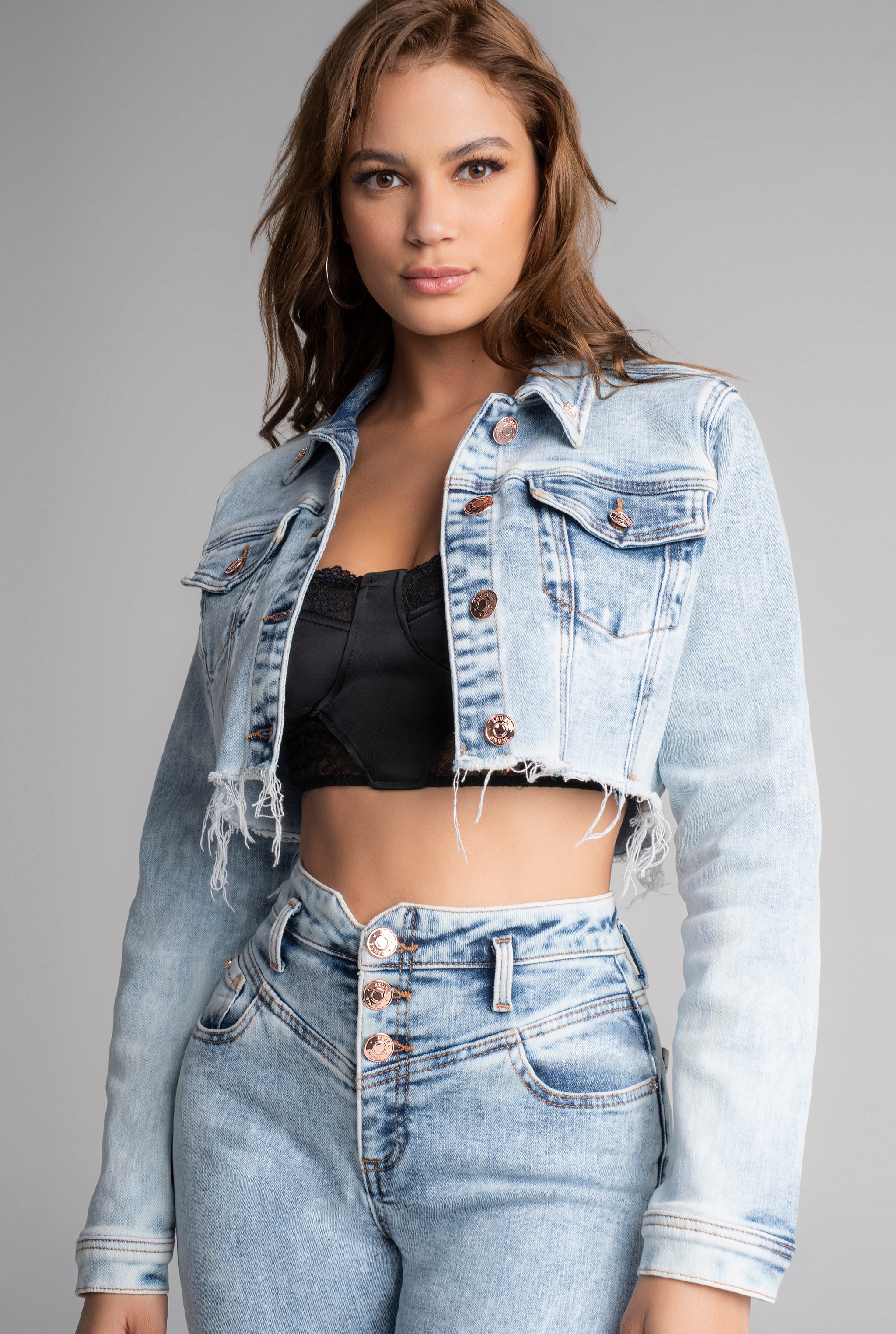 CHAMARRA CROP AZUL ACID WASH 9364ACWA