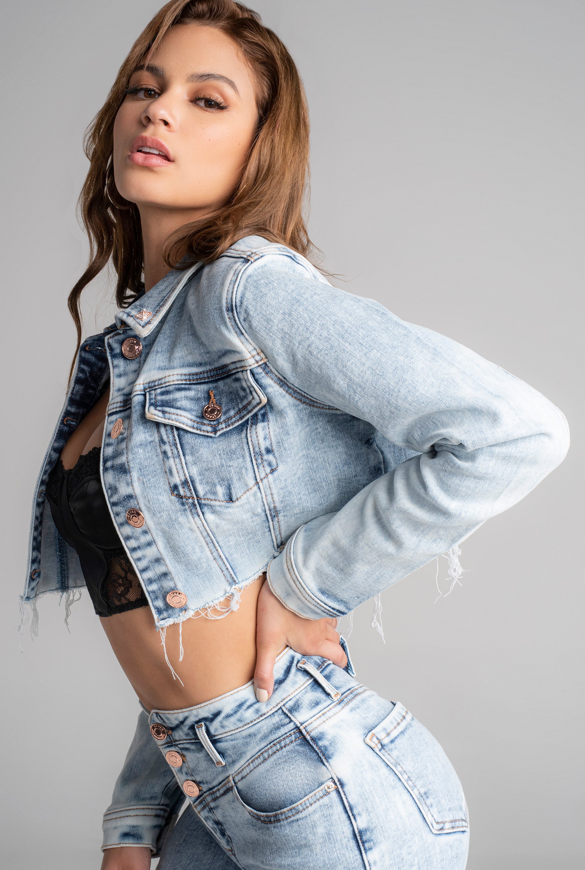 CHAMARRA CROP AZUL ACID WASH 9364ACWA