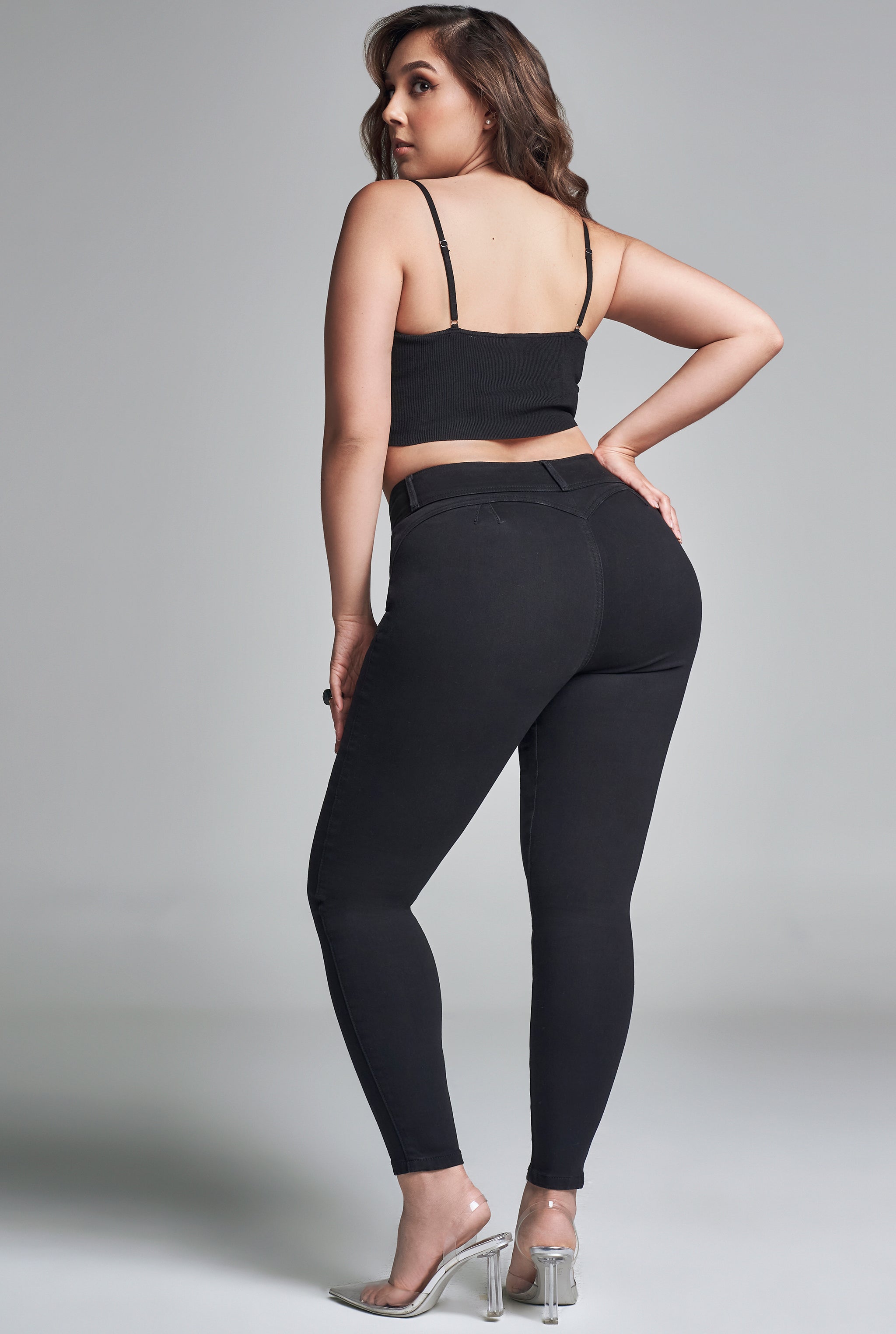 JEANS CURVI CORTE SKINNY CINTURA ALTA TECNOLOGÍA PUSH UP 0118NGRO