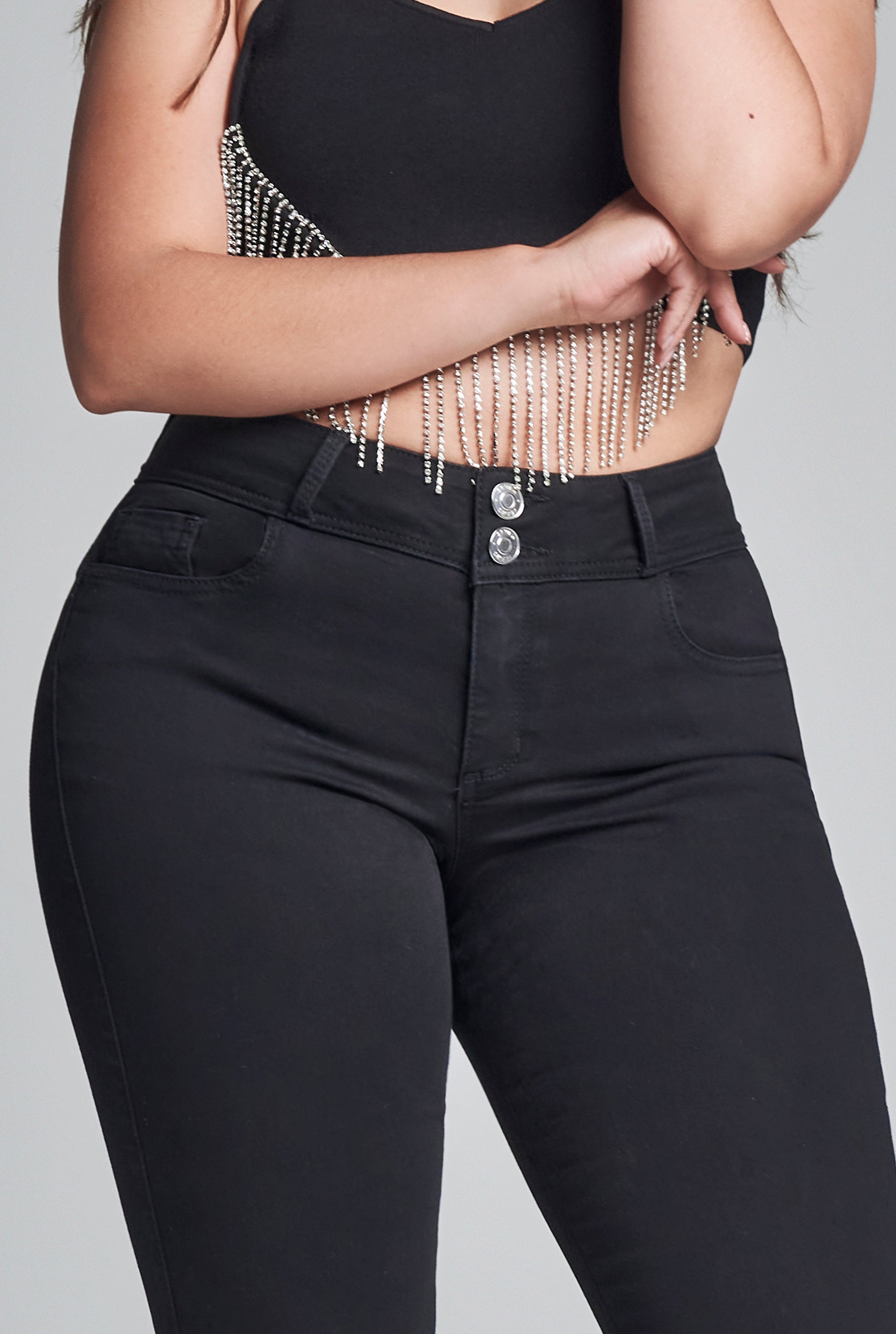 JEANS CURVI CORTE SKINNY CINTURA ALTA TECNOLOGÍA PUSH UP 0118NGRO
