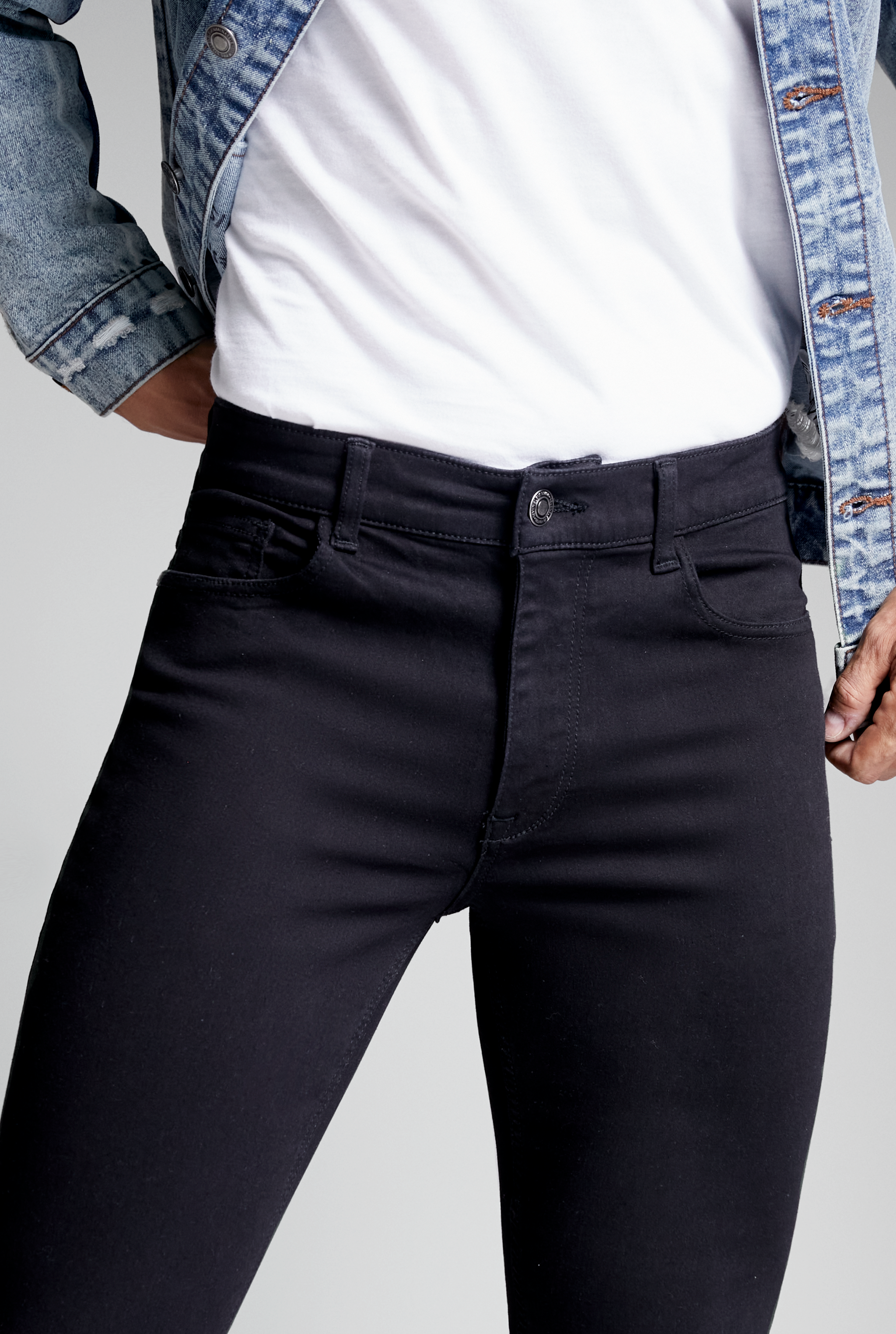 JEANS SÚPER SKINNY NEGRO 7038NGRO