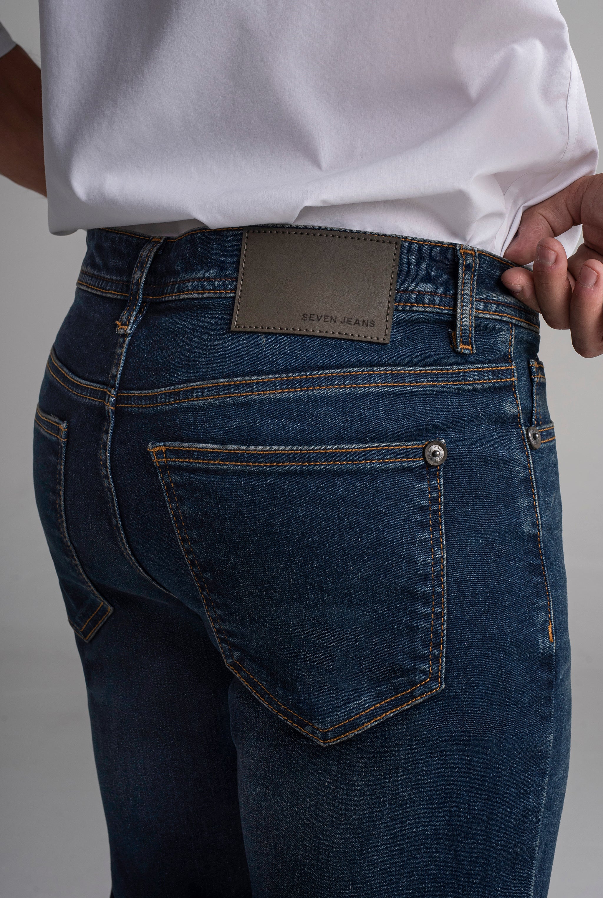 JEANS PARA HOMBRE CINTURA REGULAR CORTE SLIM 7046STON