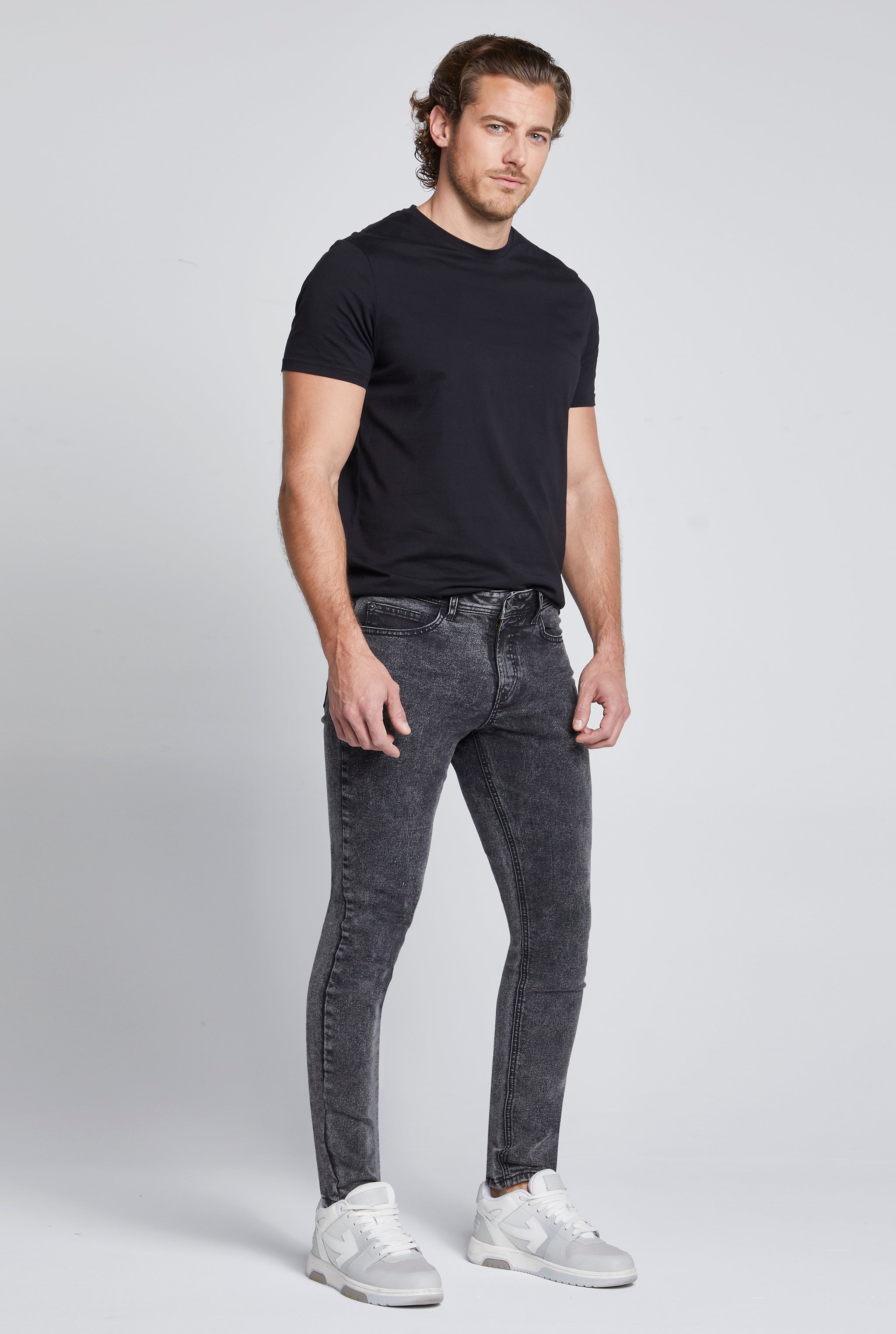 JEANS PARA HOMBRE CINTURA REGULAR CORTE SUPER SKINNY COLOR GRIS OBSCURO 7053GRIS (7416182112393)