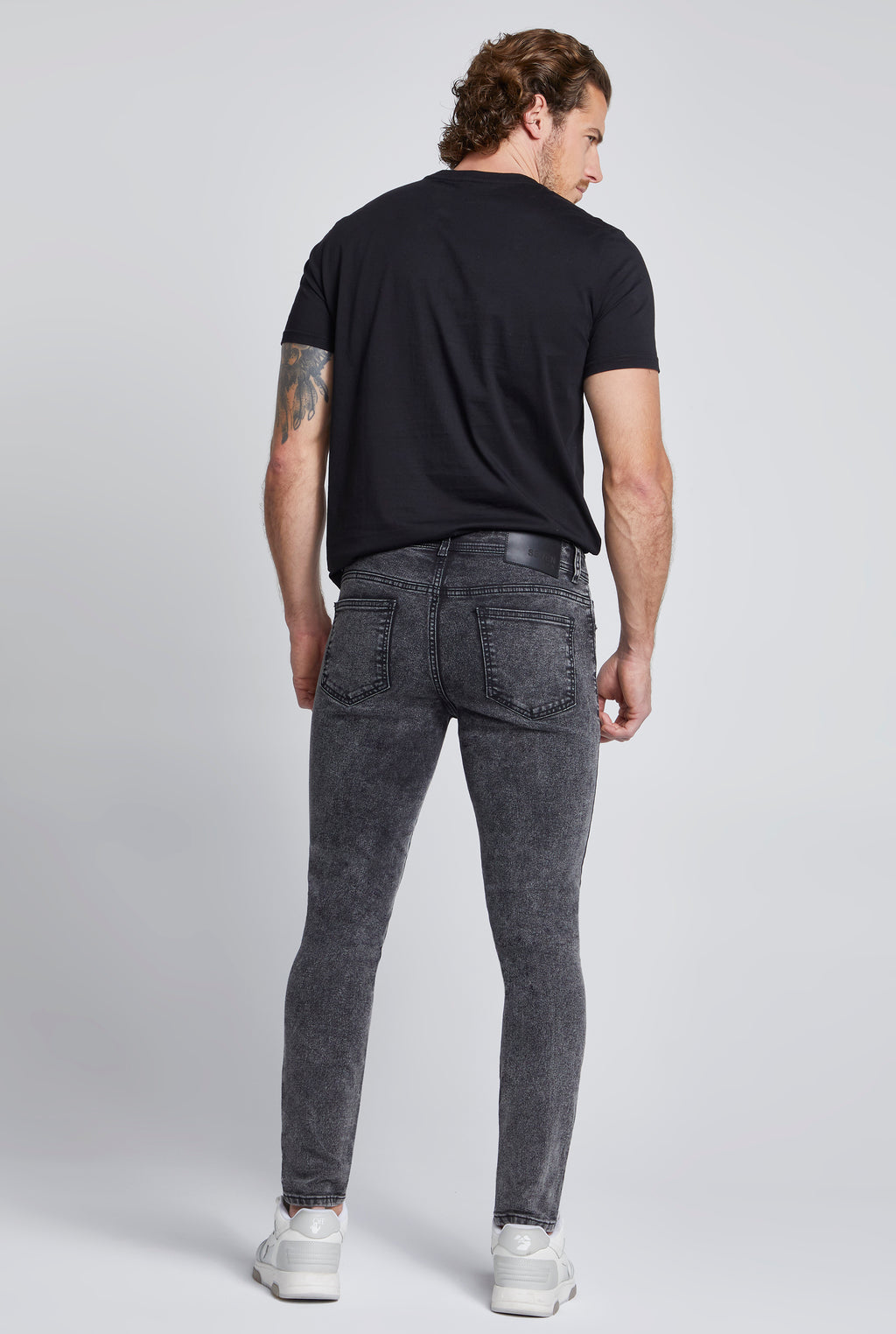 JEANS PARA HOMBRE CINTURA REGULAR CORTE SUPER SKINNY COLOR GRIS OBSCURO 7053GRIS (7416182112393)