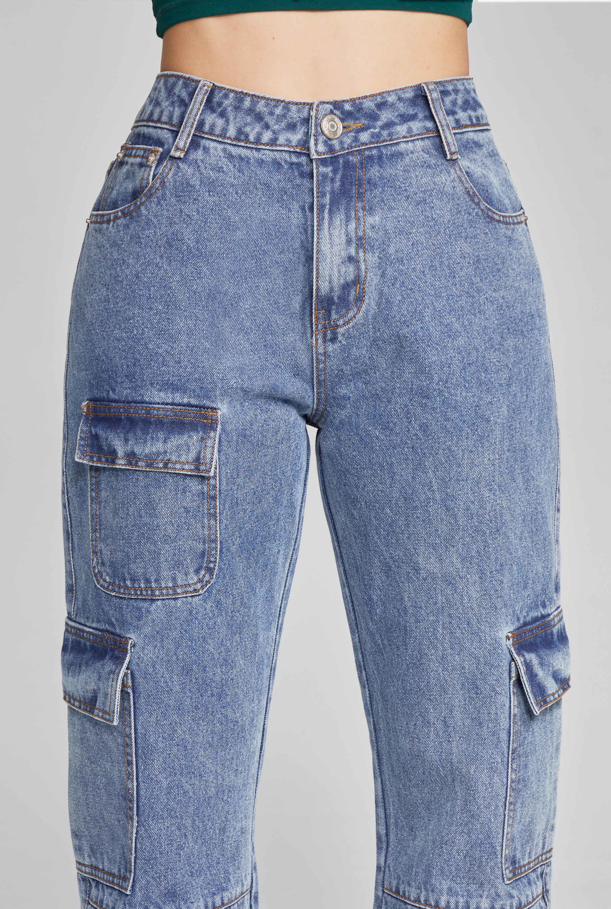 JEANS CARGO RECTO CINTURA ALTA COLOR AZUL OSCURO 0030STME