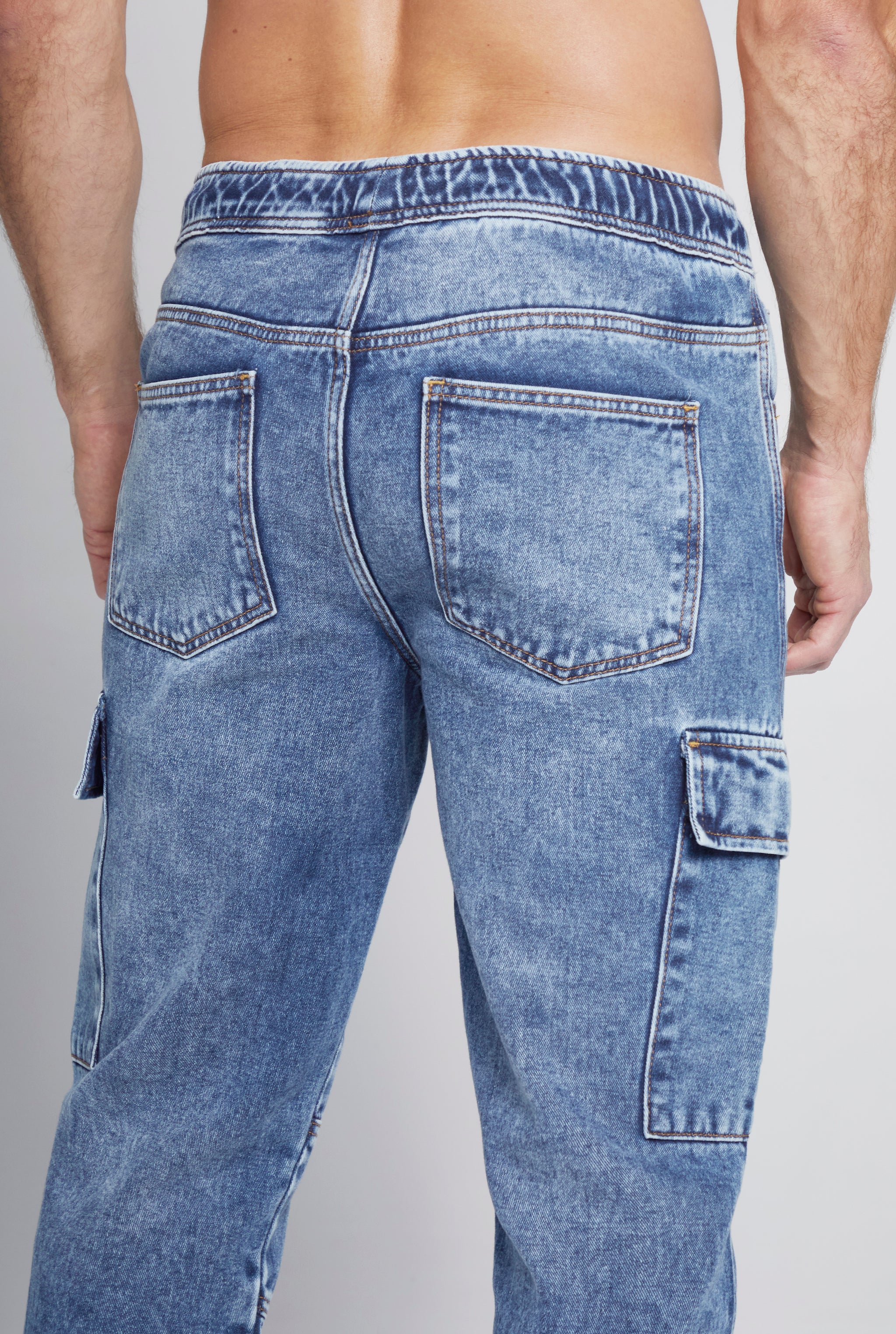 JOGGER HOMBRE TIPO CARGO AZUL STONE MEDIO 7099STME