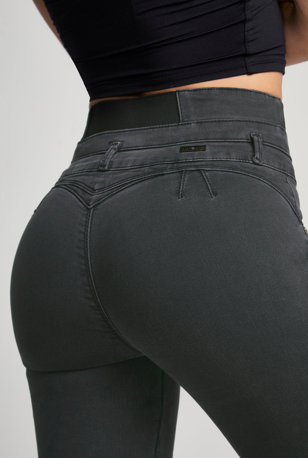 JEANS SÚPER SKINNY CINTURA ALTA TECNOLOGÍA SEXY SILUETTE GRIS 5040GRIS (7788491997321)
