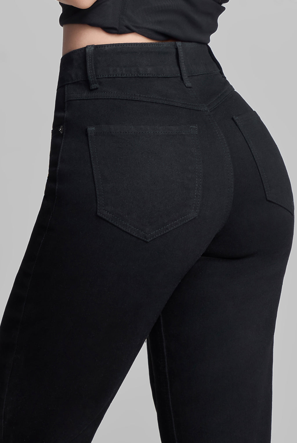 JEANS RECTO 0075NGRO