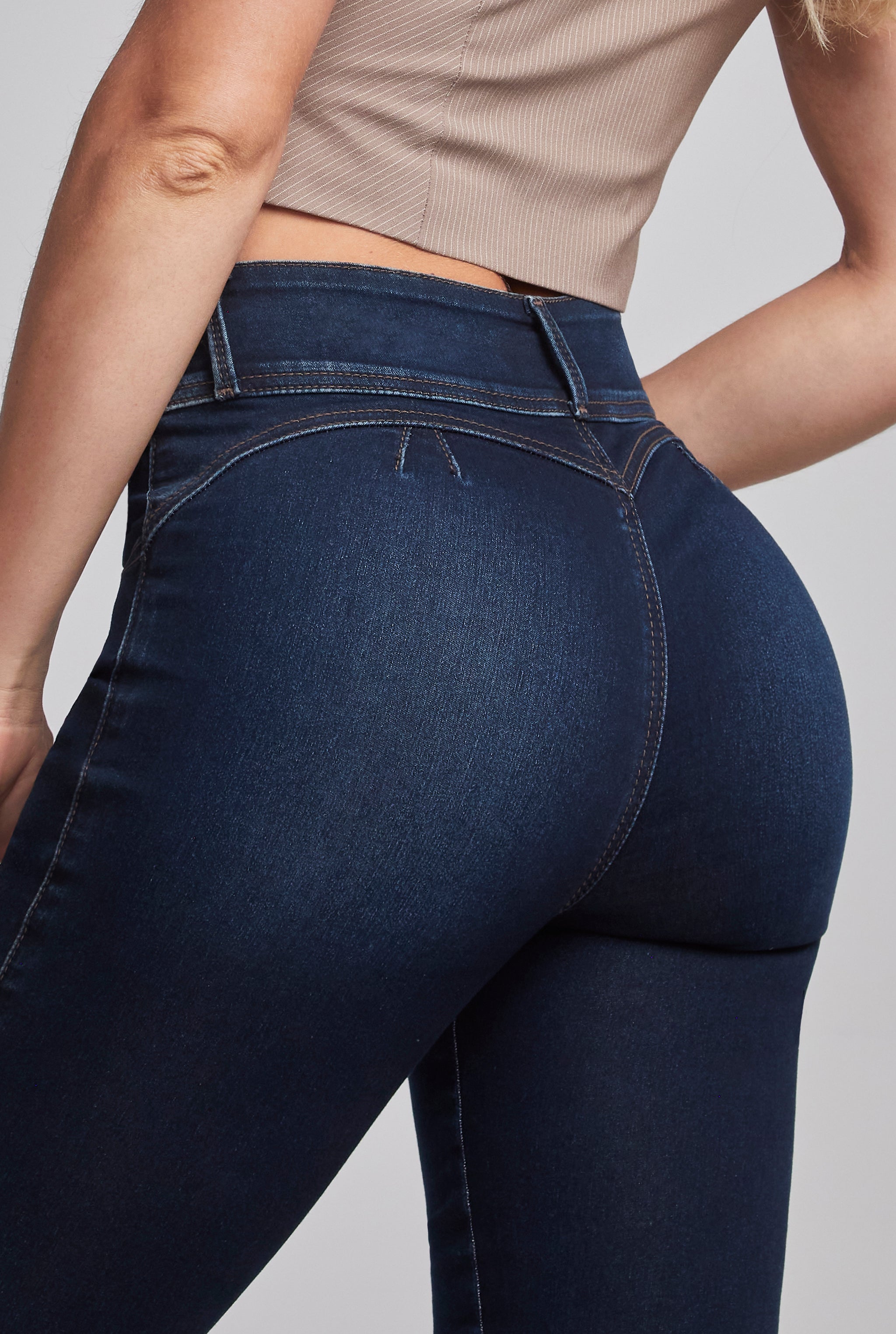 JEANS SUPER SKINNY CINTURA ALTA PUSH UP 0118STOB