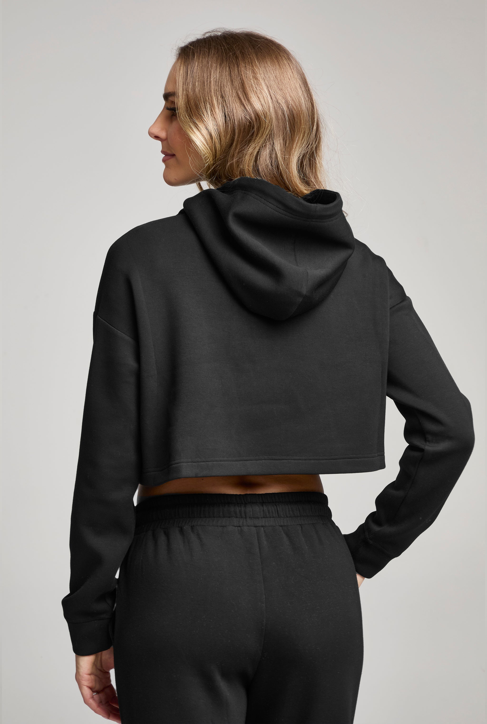 SUDADERA CROP 0158NGRO