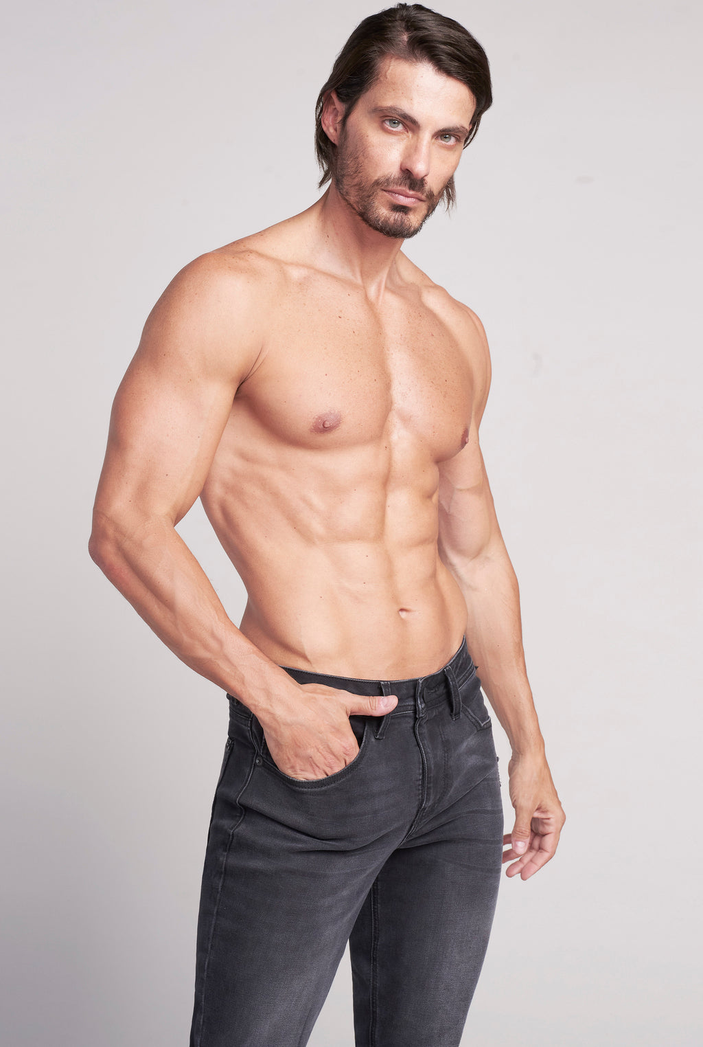 JEANS PARA HOMBRE CINTURA REGULAR CORTE SÚPER SKINNY 7044NGRO (7222916972681)