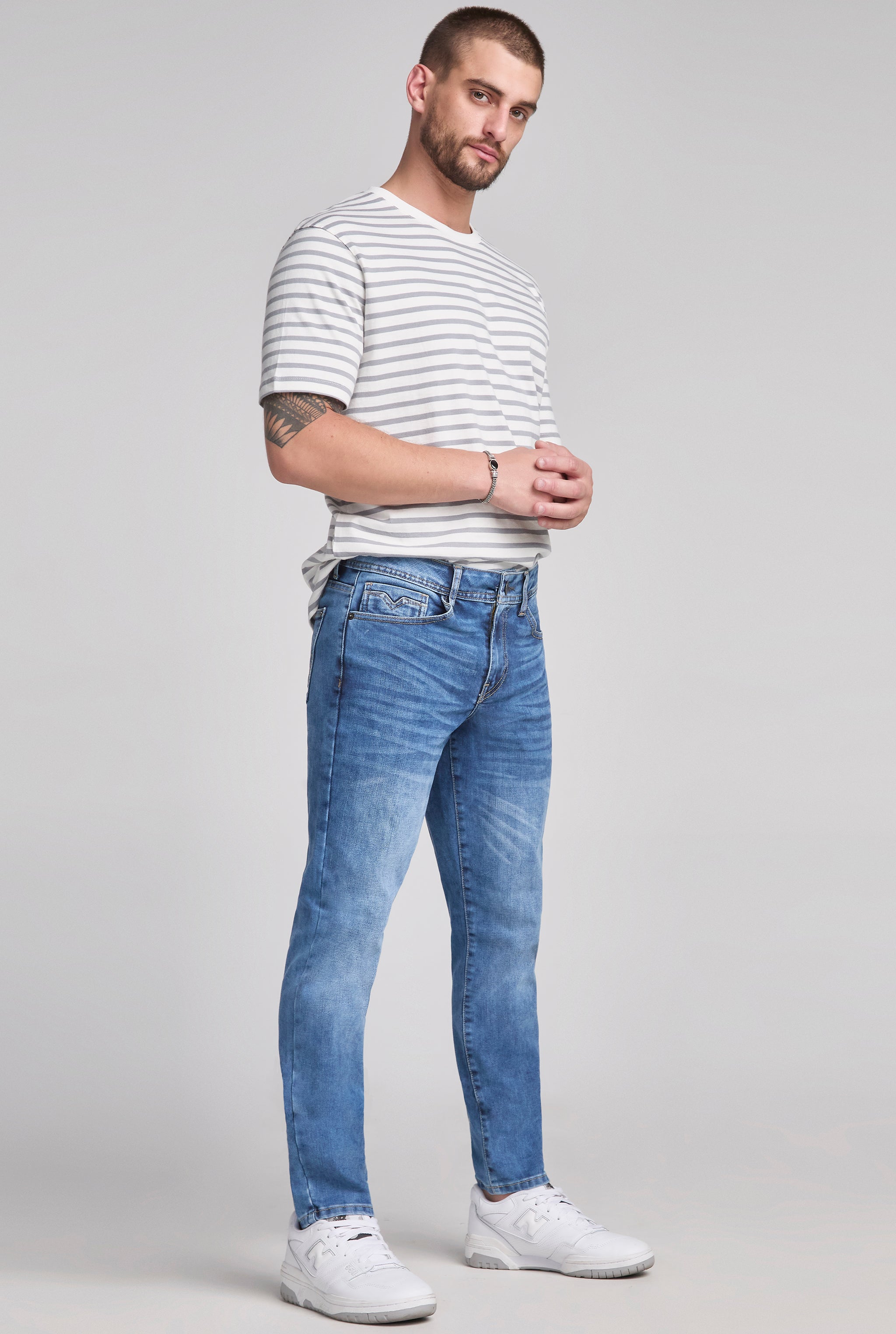 JEANS PARA HOMBRE CORTE SKINNY COLOR AZUL MEDIO 7043STME