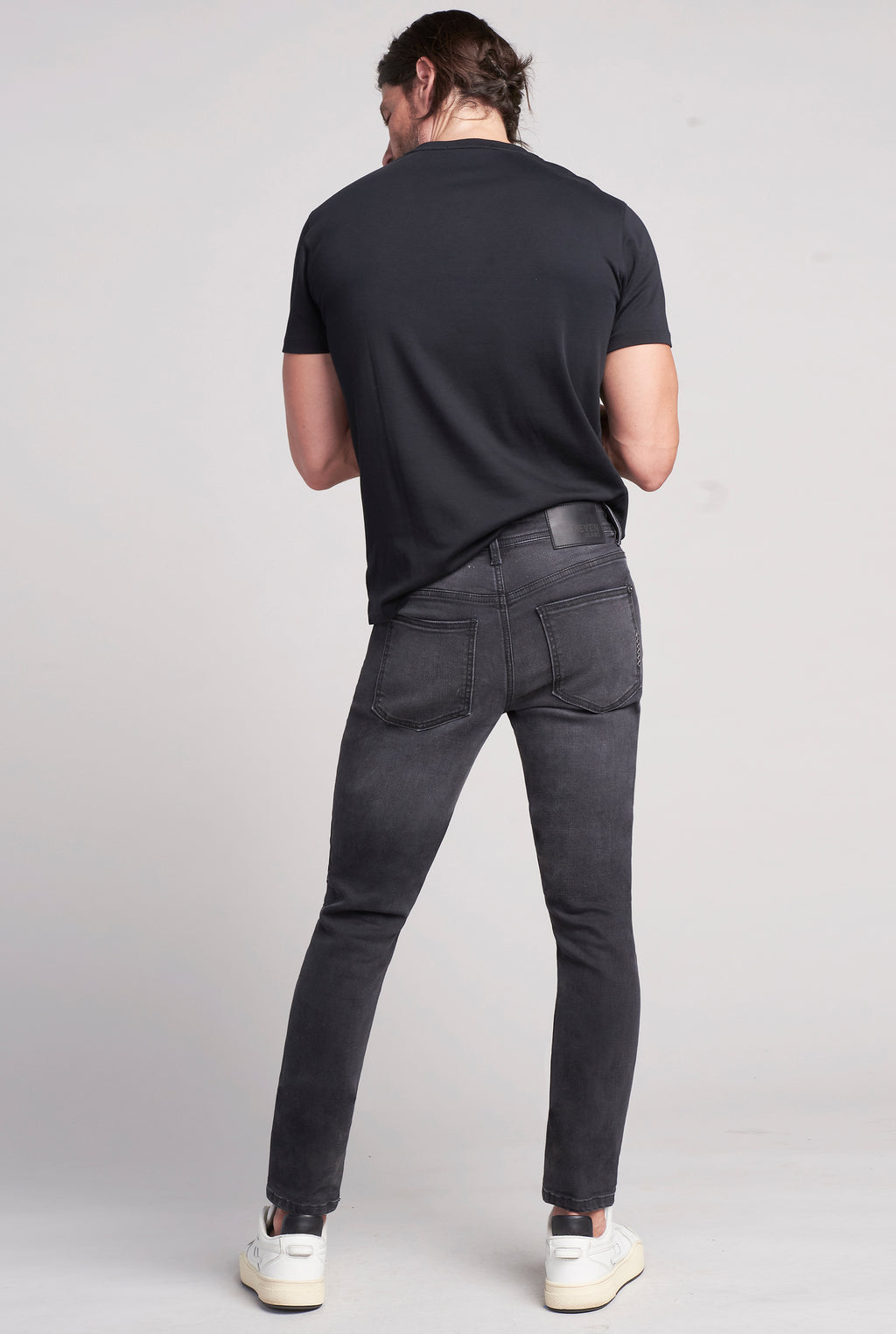 JEANS PARA HOMBRE CINTURA REGULAR CORTE SÚPER SKINNY 7044NGRO (7222916972681)