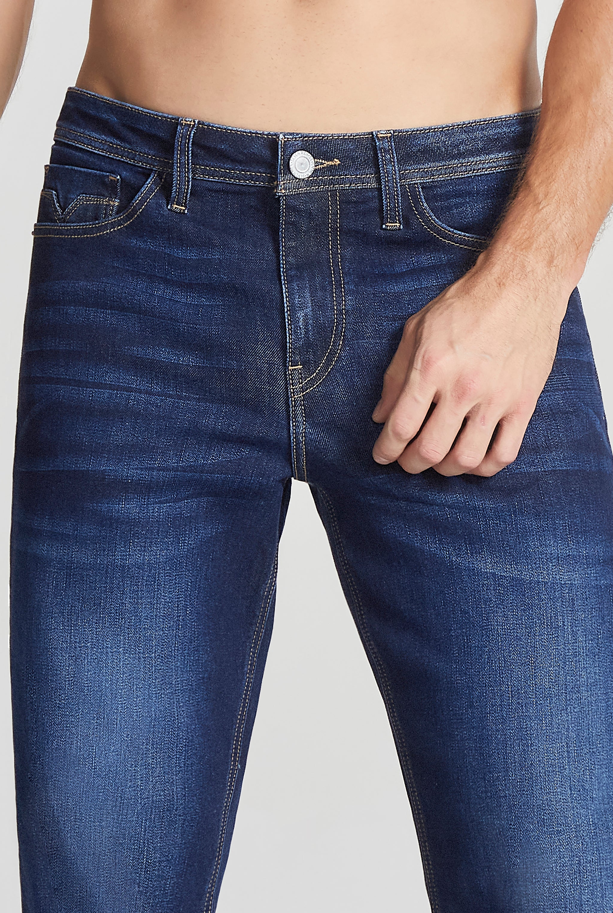 JEANS PARA HOMBRE COLOR AZUL MEDIO CORTE RECTO MODELO 7047STMO