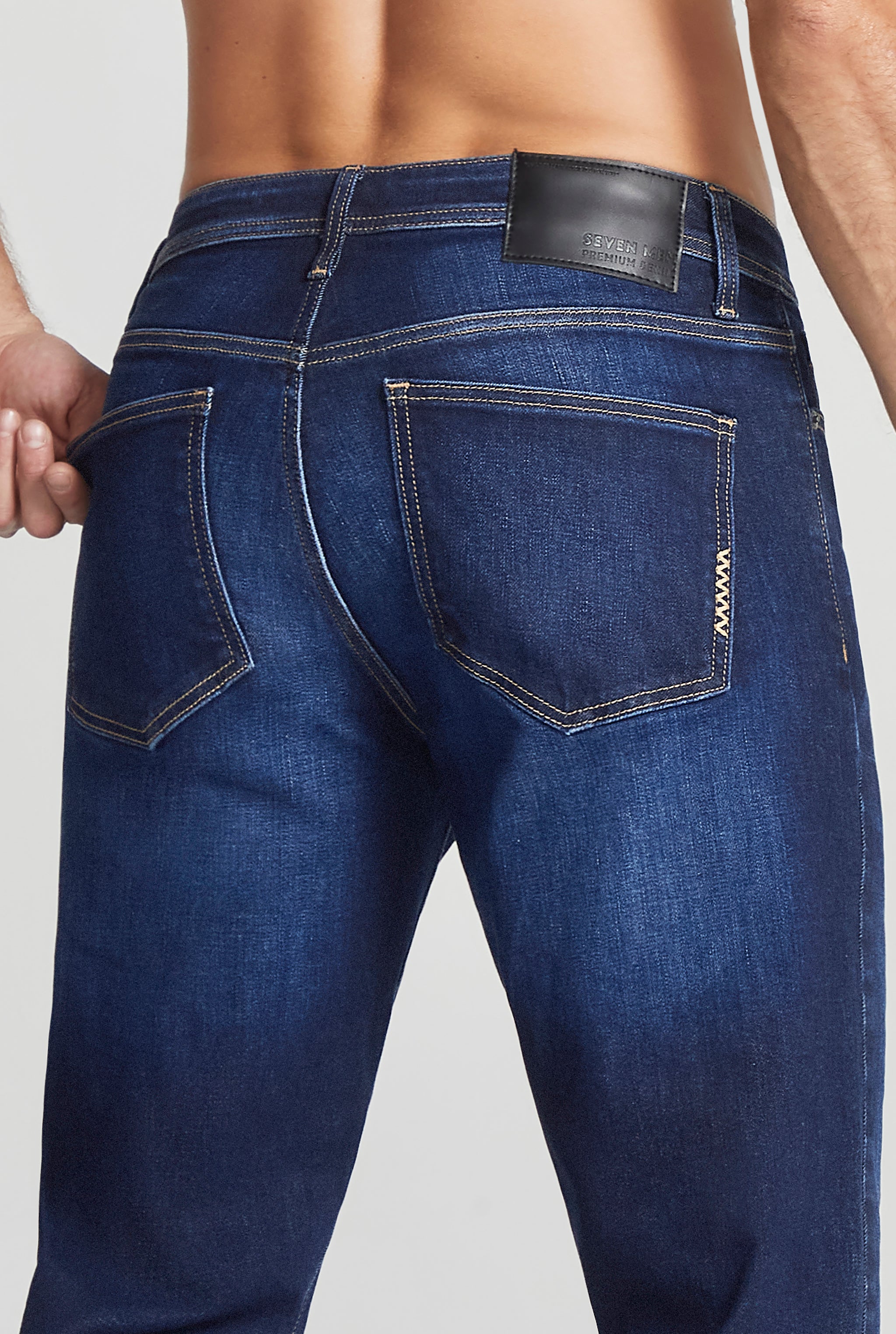 JEANS PARA HOMBRE COLOR AZUL MEDIO CORTE RECTO MODELO 7047STMO