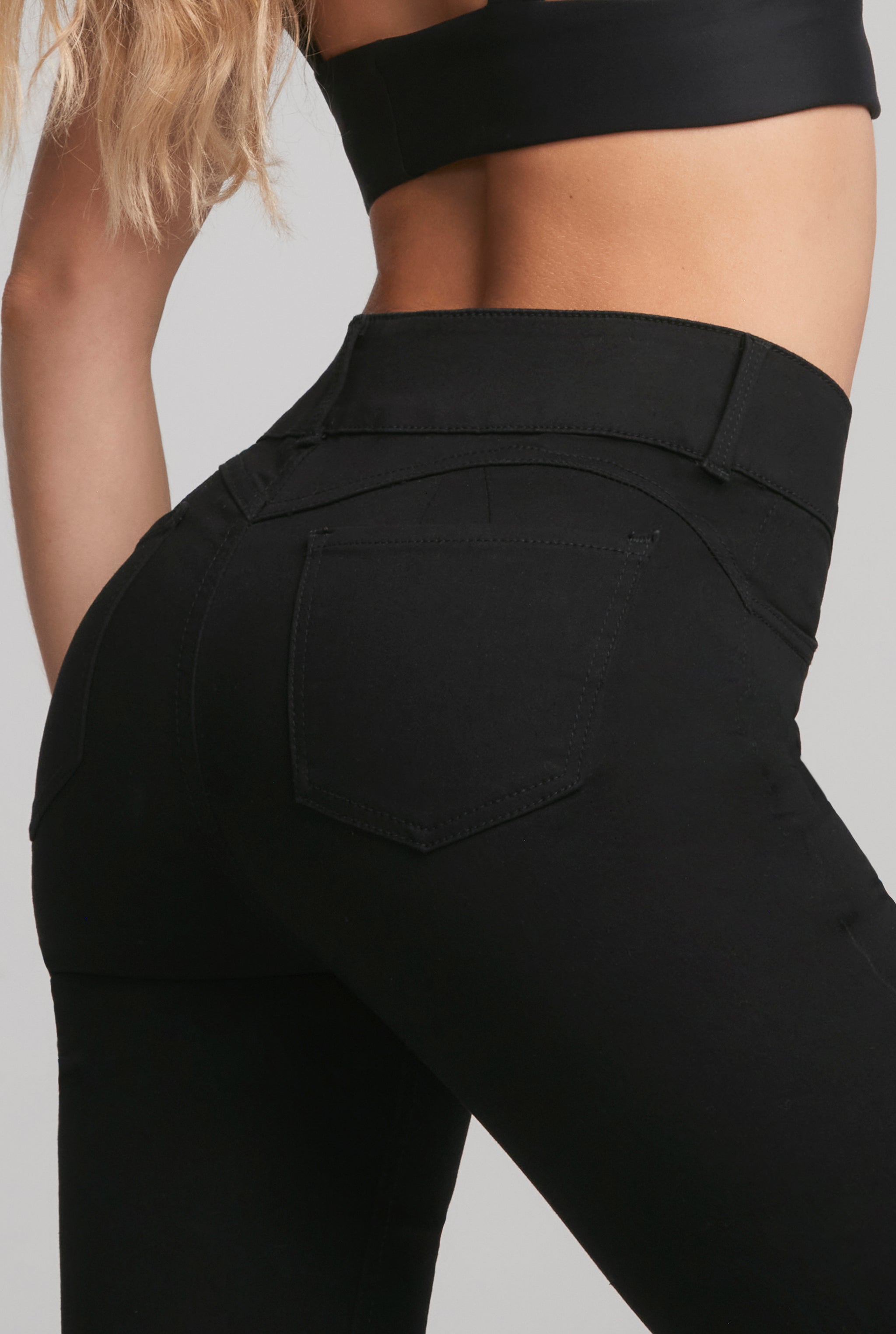 JEANS RECTO CINTURA ALTA TECNOLOGÍA PUSH UP NEGRO 1177NGRO